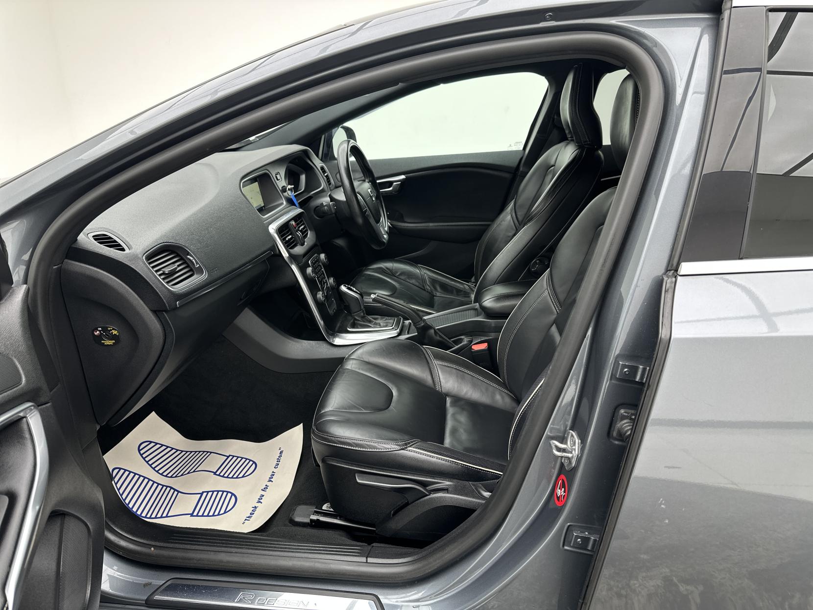 Volvo V40 2.0 D3 R-Design Pro Hatchback 5dr Diesel Auto Euro 6 (s/s) (150 ps)