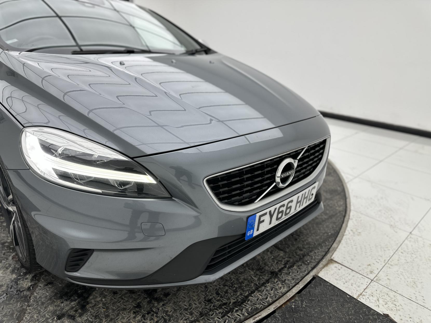 Volvo V40 2.0 D3 R-Design Pro Hatchback 5dr Diesel Auto Euro 6 (s/s) (150 ps)