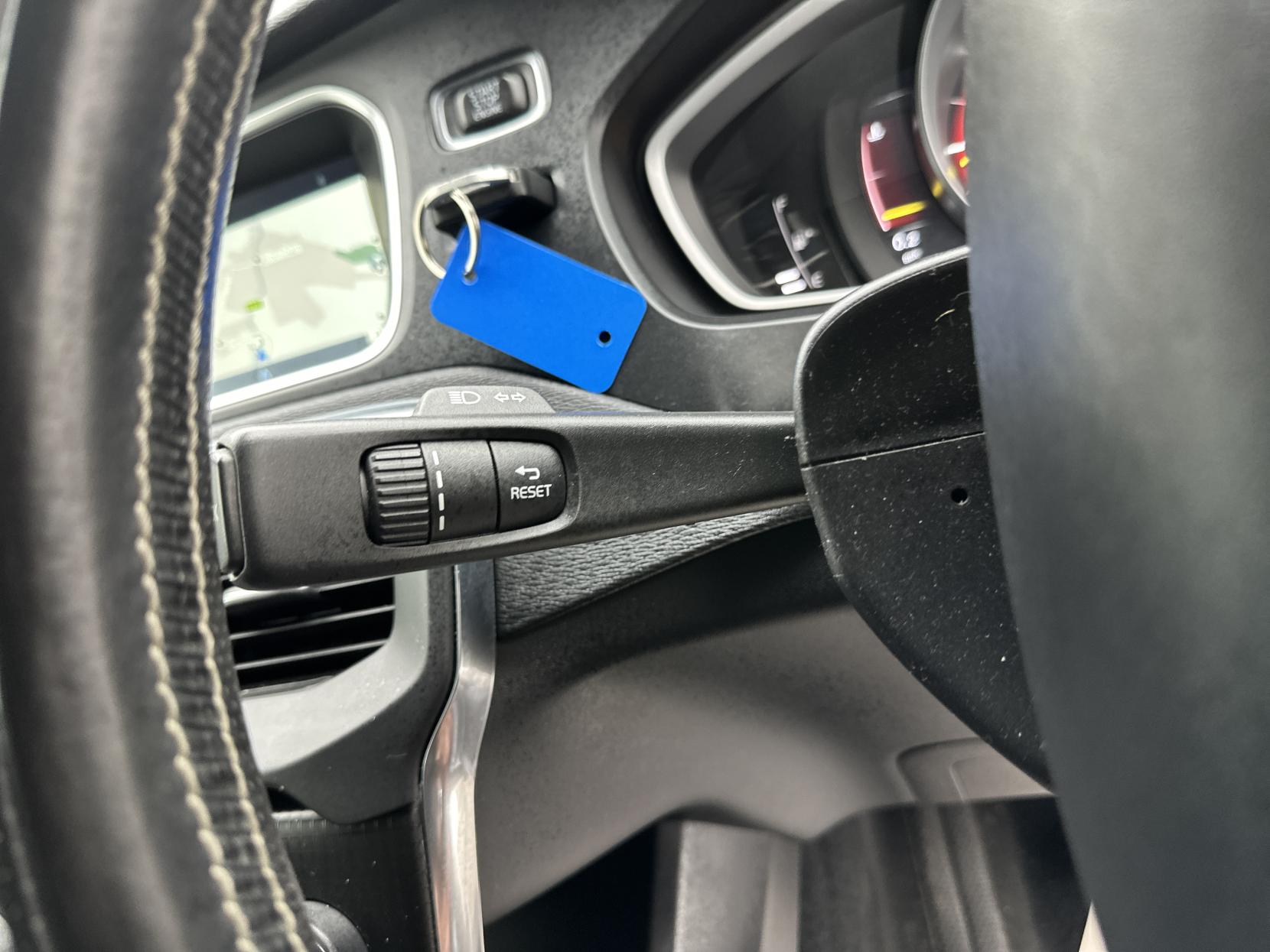 Volvo V40 2.0 D3 R-Design Pro Hatchback 5dr Diesel Auto Euro 6 (s/s) (150 ps)