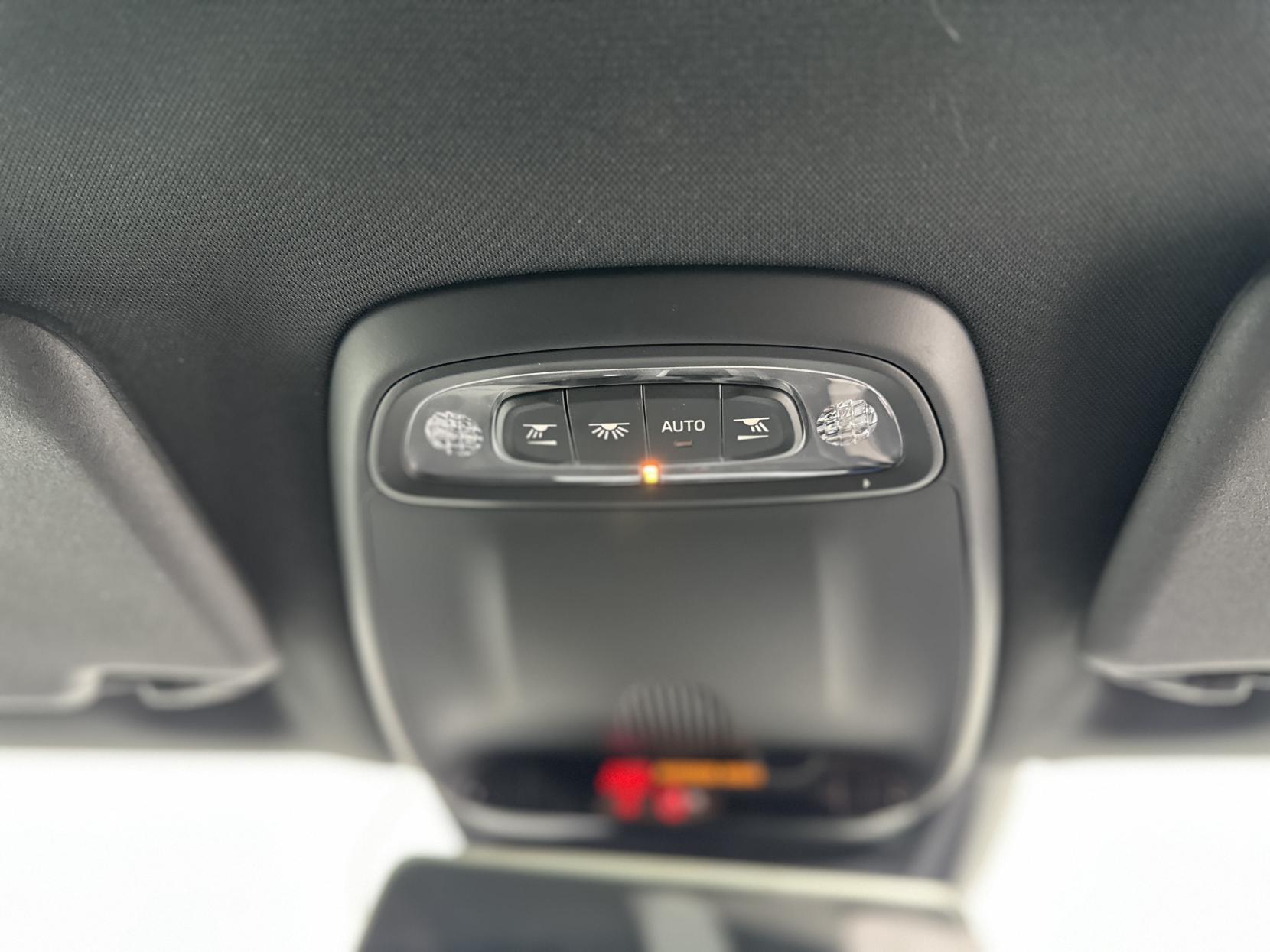 Volvo V40 2.0 D3 R-Design Pro Hatchback 5dr Diesel Auto Euro 6 (s/s) (150 ps)