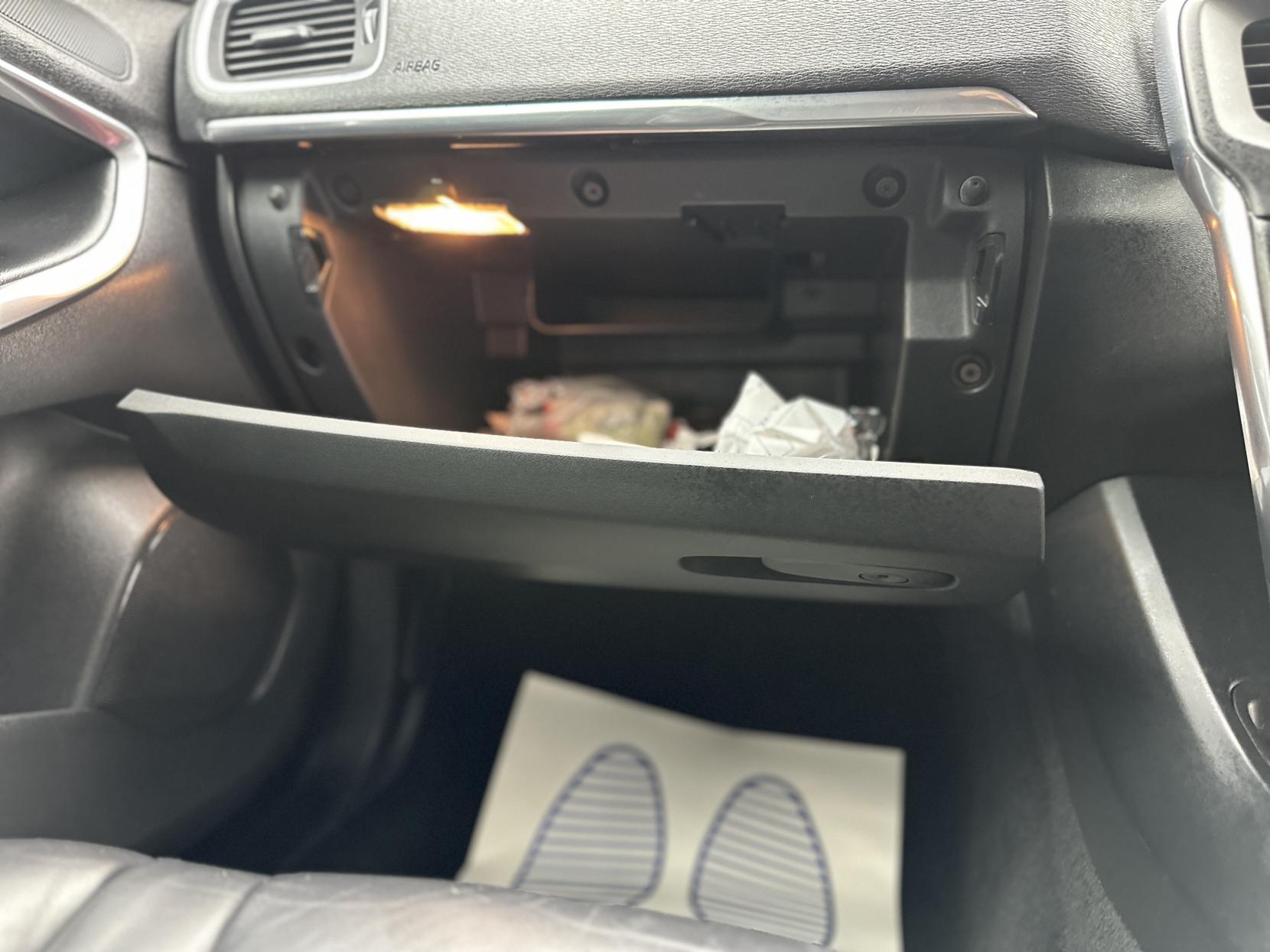 Volvo V40 2.0 D3 R-Design Pro Hatchback 5dr Diesel Auto Euro 6 (s/s) (150 ps)