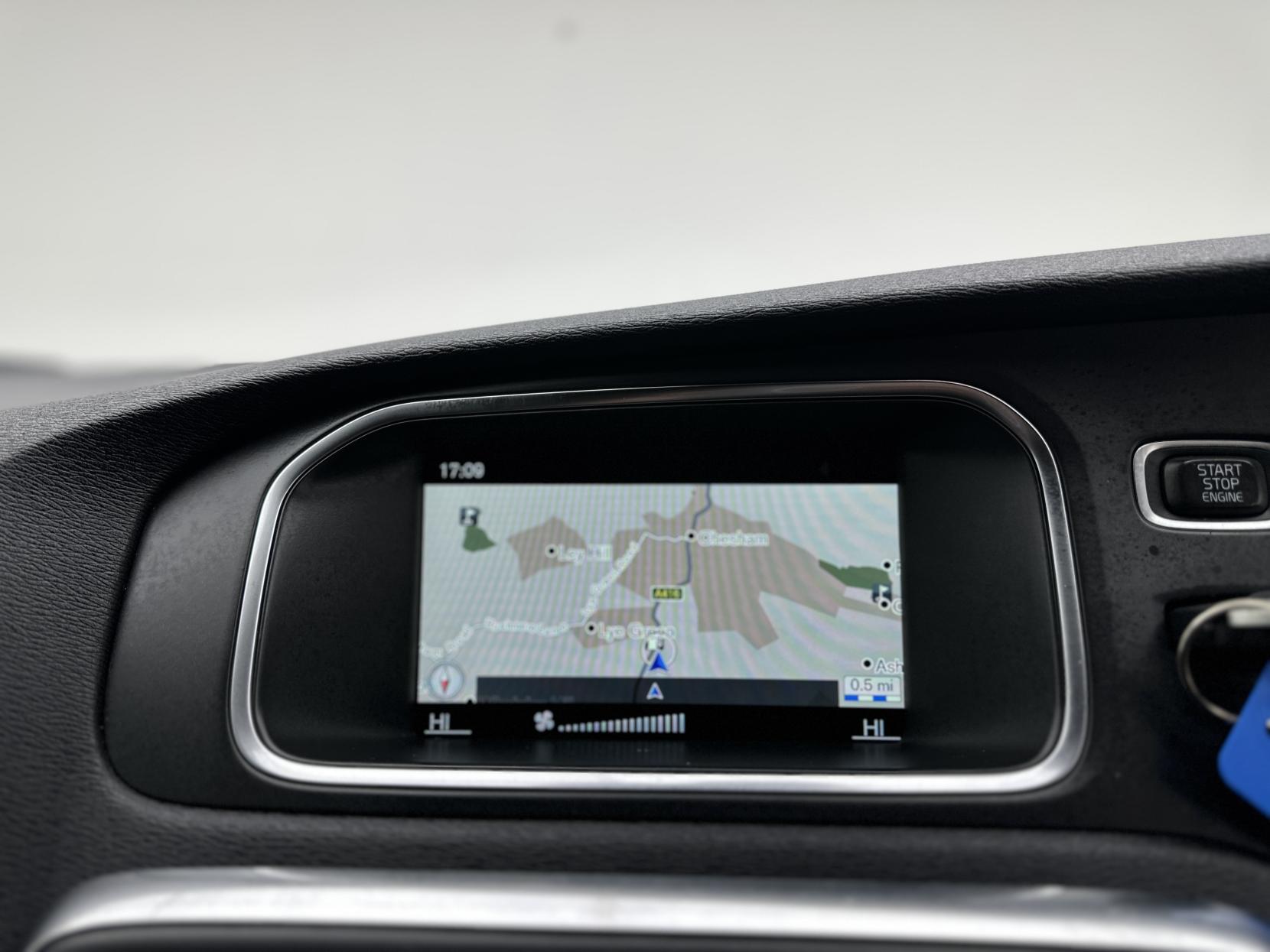 Volvo V40 2.0 D3 R-Design Pro Hatchback 5dr Diesel Auto Euro 6 (s/s) (150 ps)