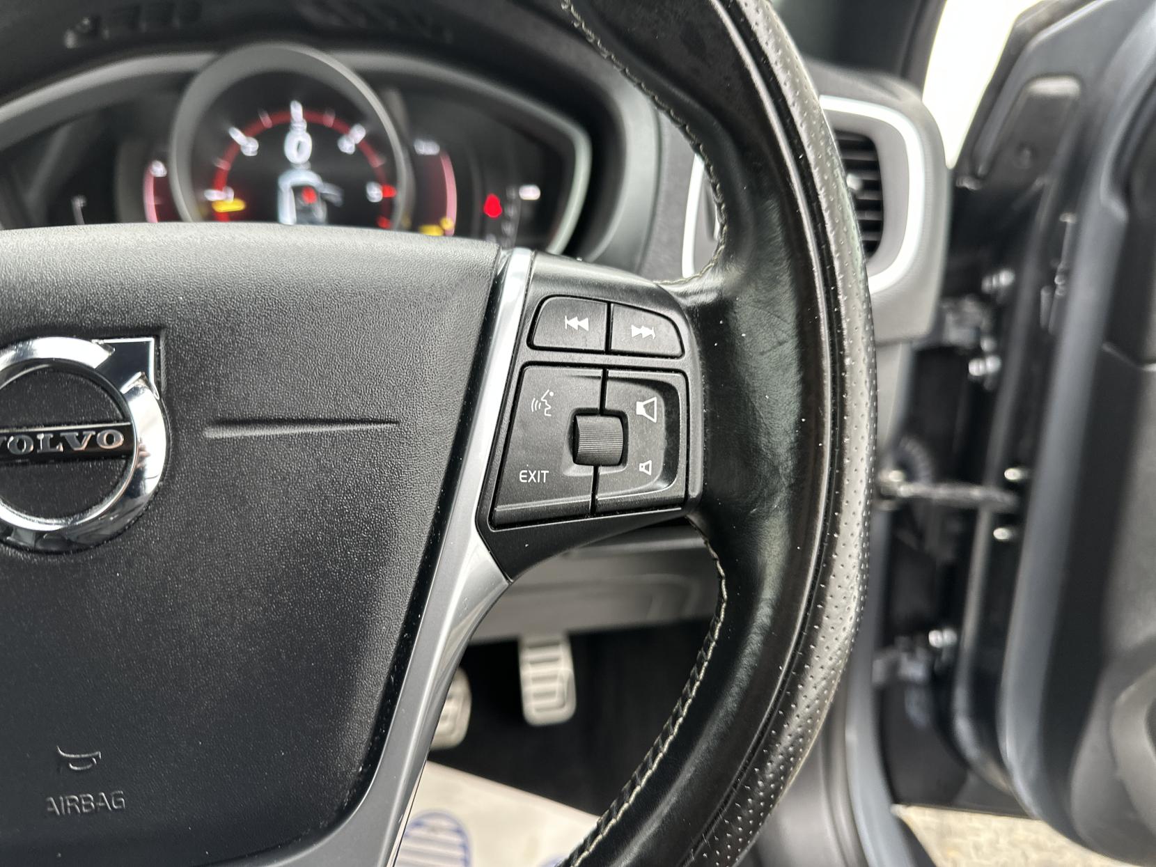 Volvo V40 2.0 D3 R-Design Pro Hatchback 5dr Diesel Auto Euro 6 (s/s) (150 ps)