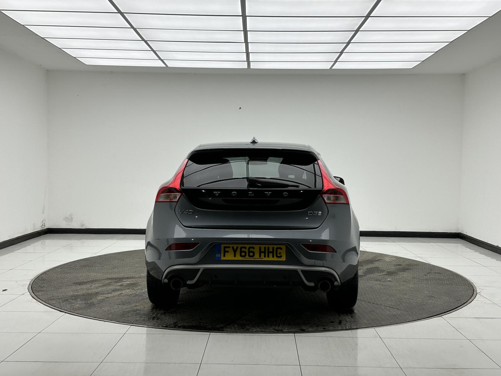 Volvo V40 2.0 D3 R-Design Pro Hatchback 5dr Diesel Auto Euro 6 (s/s) (150 ps)