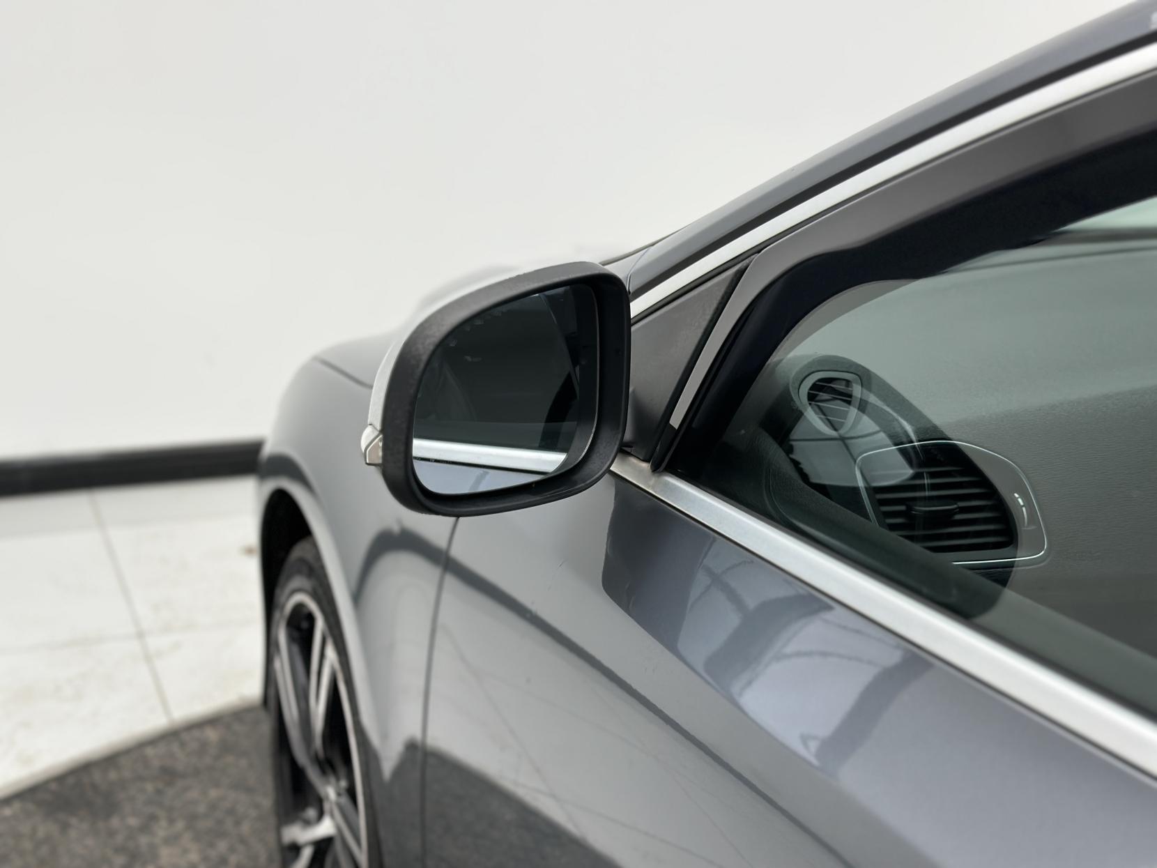 Volvo V40 2.0 D3 R-Design Pro Hatchback 5dr Diesel Auto Euro 6 (s/s) (150 ps)