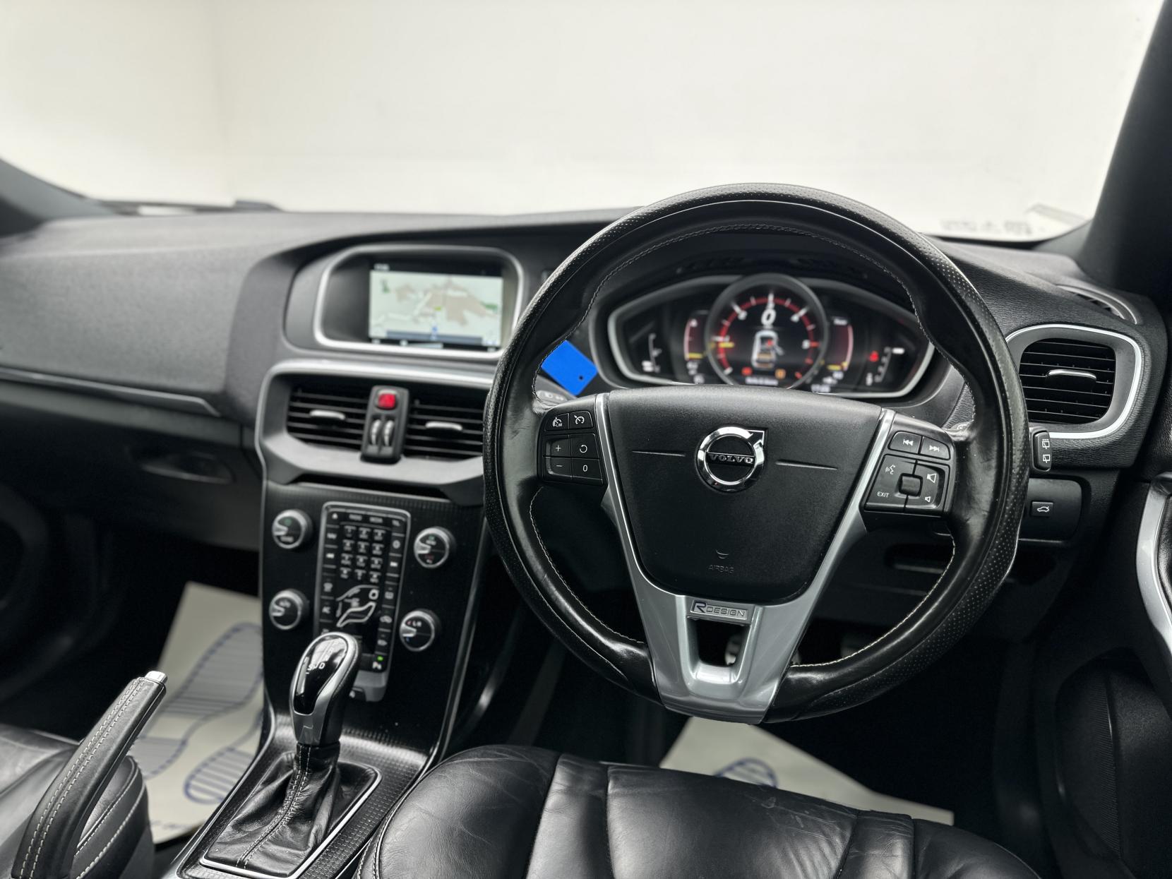 Volvo V40 2.0 D3 R-Design Pro Hatchback 5dr Diesel Auto Euro 6 (s/s) (150 ps)