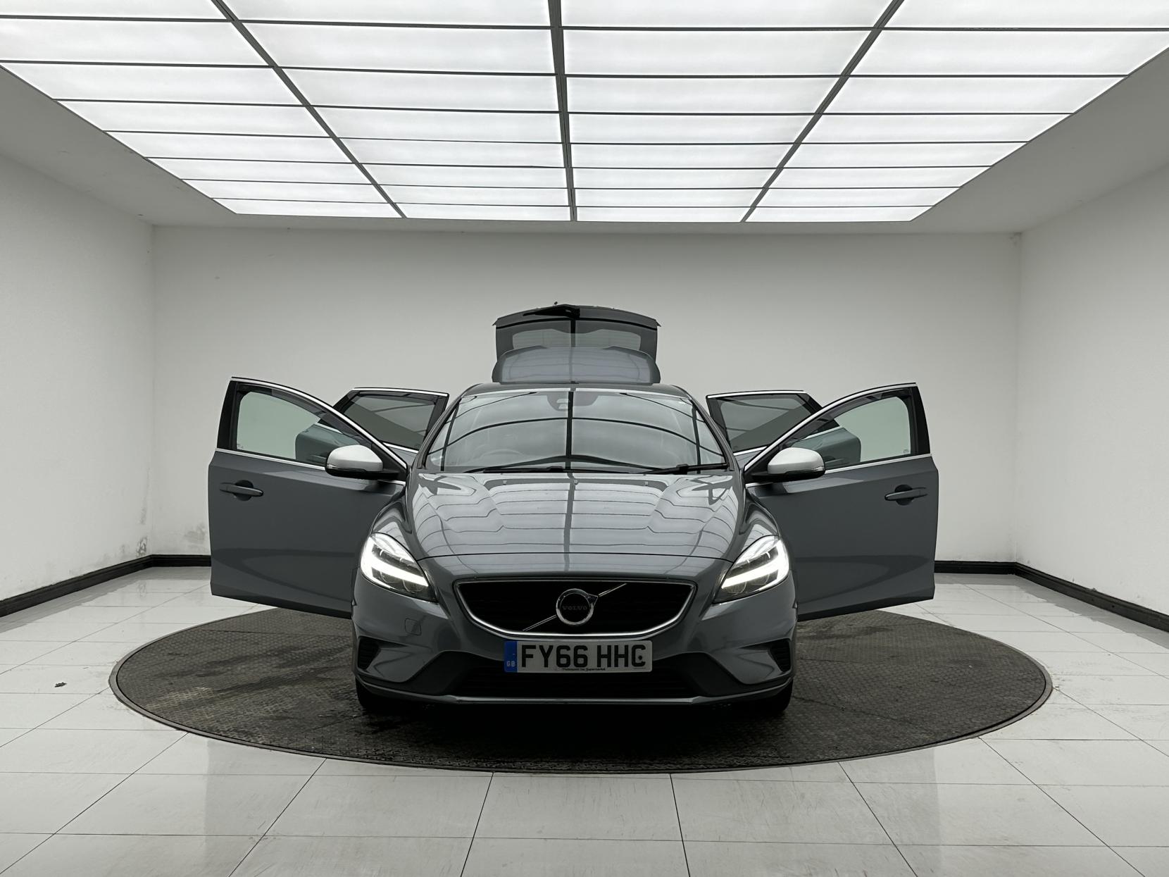 Volvo V40 2.0 D3 R-Design Pro Hatchback 5dr Diesel Auto Euro 6 (s/s) (150 ps)