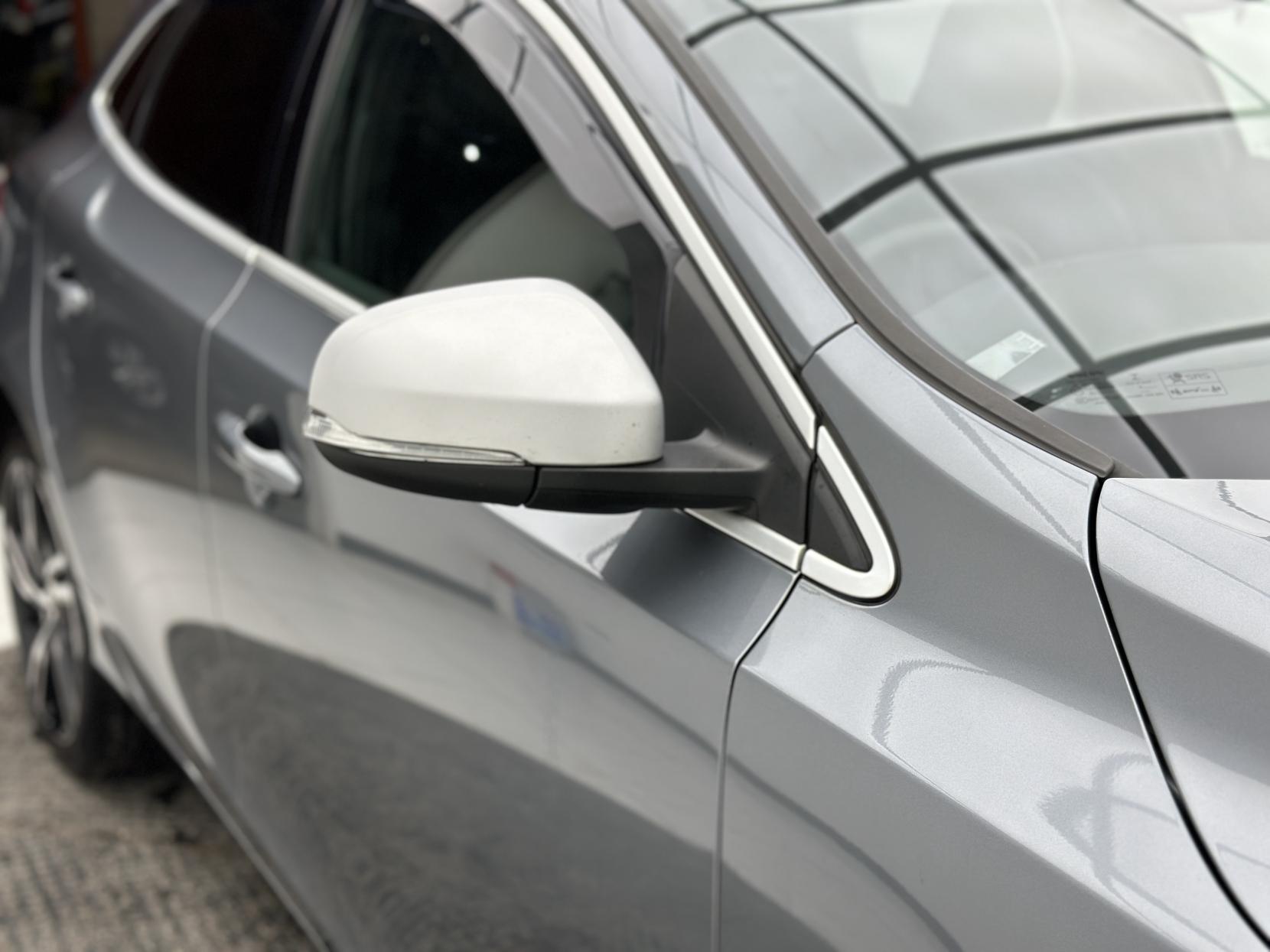 Volvo V40 2.0 D3 R-Design Pro Hatchback 5dr Diesel Auto Euro 6 (s/s) (150 ps)