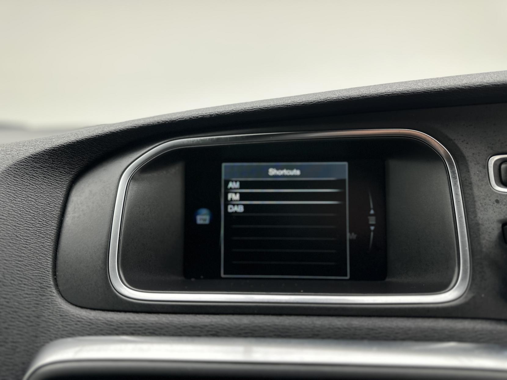 Volvo V40 2.0 D3 R-Design Pro Hatchback 5dr Diesel Auto Euro 6 (s/s) (150 ps)