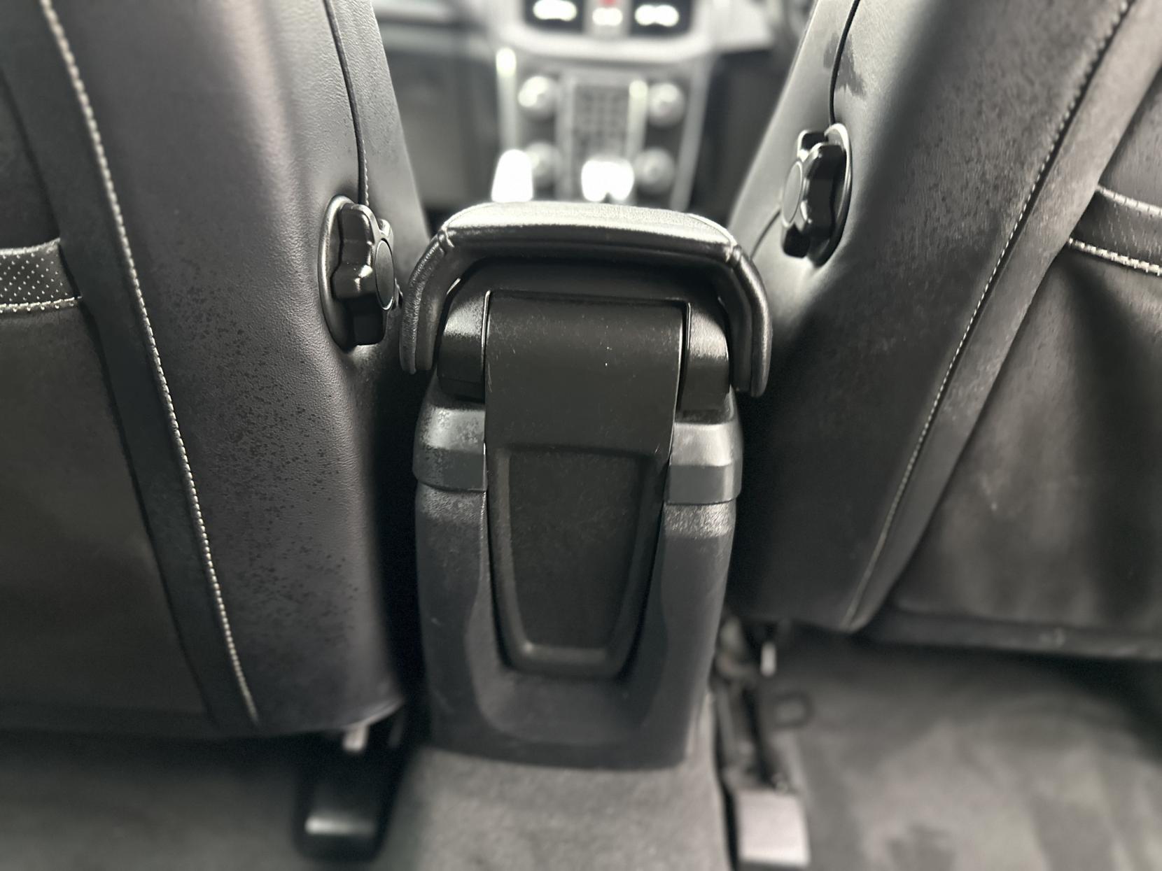 Volvo V40 2.0 D3 R-Design Pro Hatchback 5dr Diesel Auto Euro 6 (s/s) (150 ps)