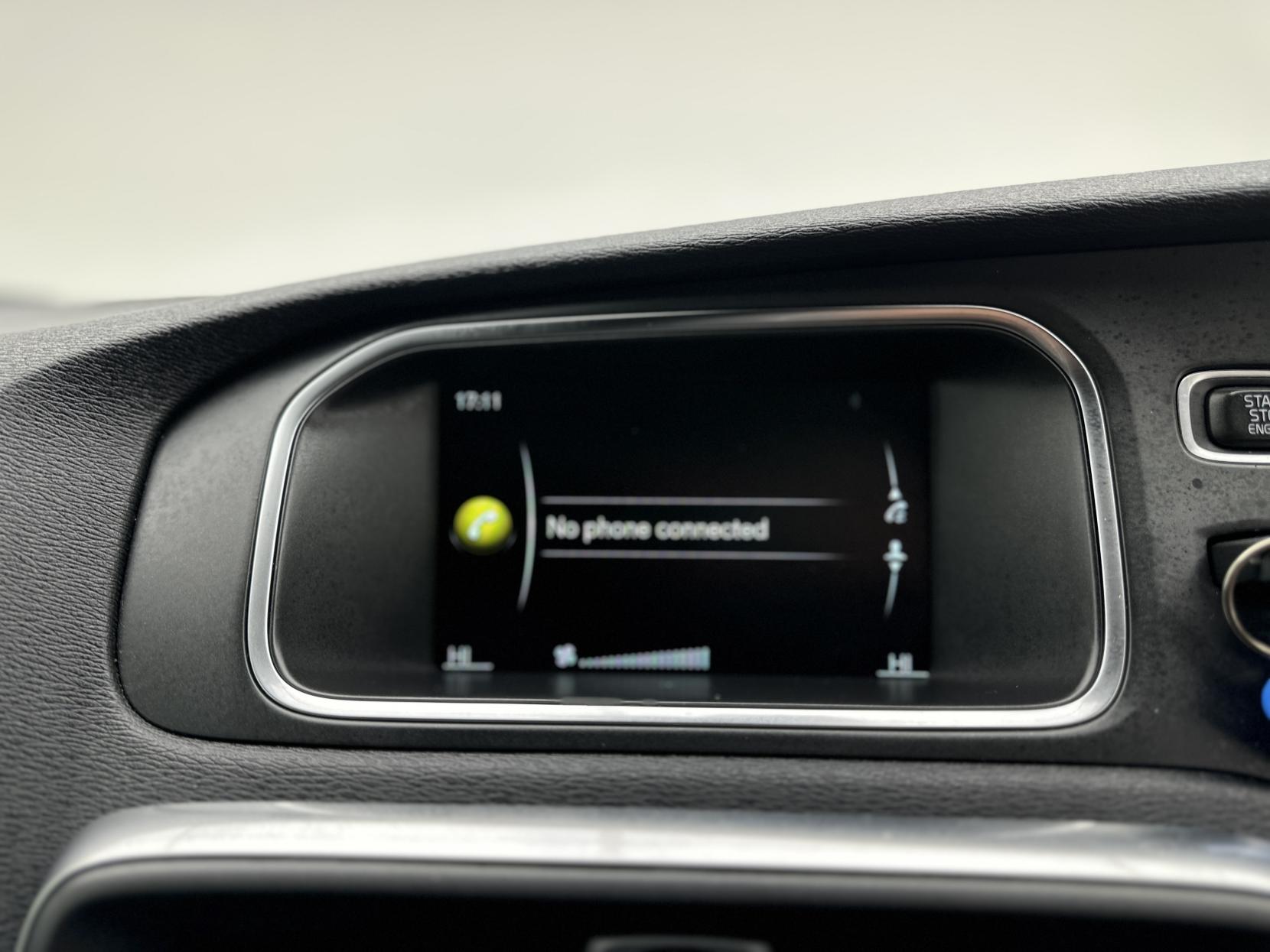 Volvo V40 2.0 D3 R-Design Pro Hatchback 5dr Diesel Auto Euro 6 (s/s) (150 ps)