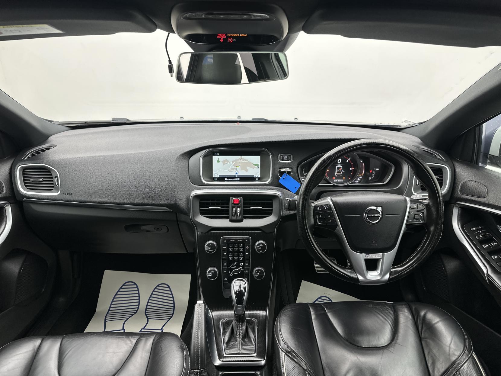 Volvo V40 2.0 D3 R-Design Pro Hatchback 5dr Diesel Auto Euro 6 (s/s) (150 ps)