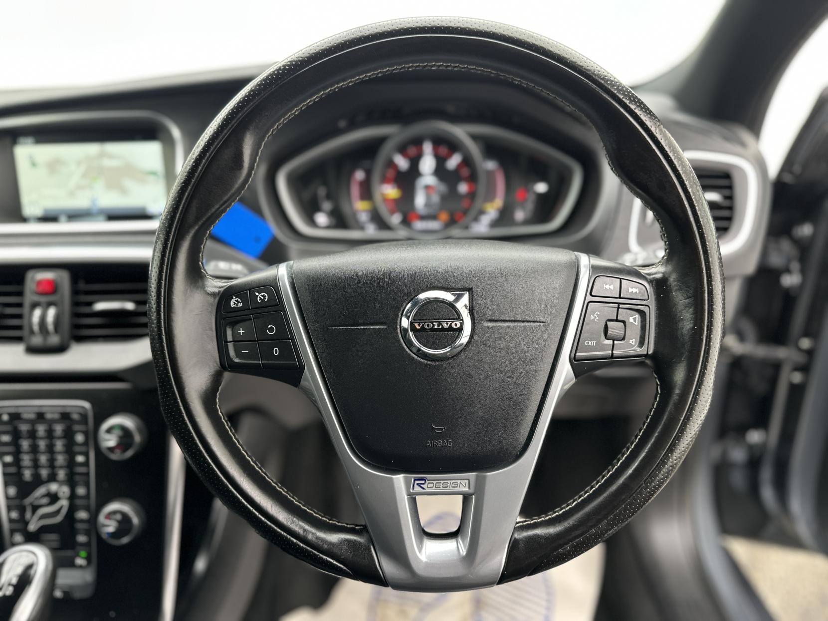 Volvo V40 2.0 D3 R-Design Pro Hatchback 5dr Diesel Auto Euro 6 (s/s) (150 ps)