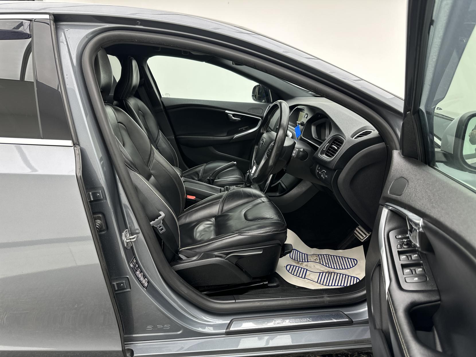 Volvo V40 2.0 D3 R-Design Pro Hatchback 5dr Diesel Auto Euro 6 (s/s) (150 ps)