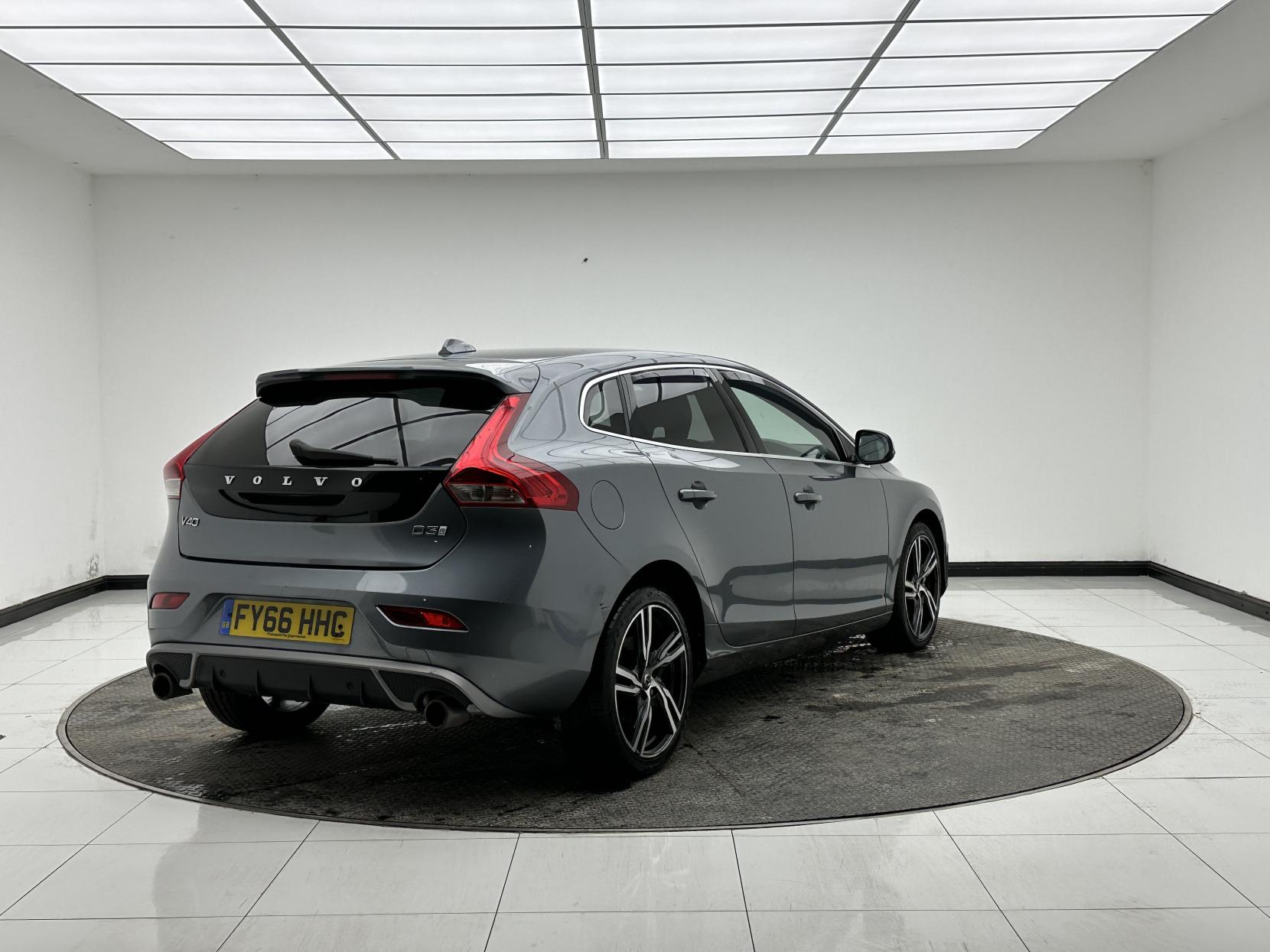 Volvo V40 2.0 D3 R-Design Pro Hatchback 5dr Diesel Auto Euro 6 (s/s) (150 ps)