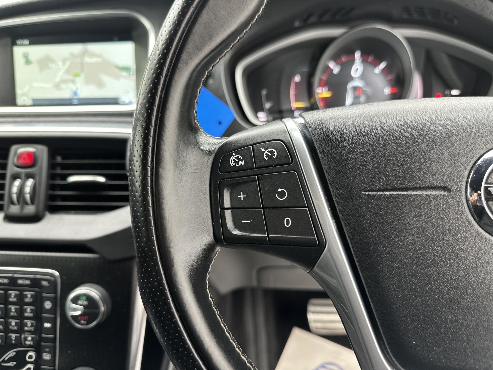 Volvo V40 2.0 D3 R-Design Pro Hatchback 5dr Diesel Auto Euro 6 (s/s) (150 ps)