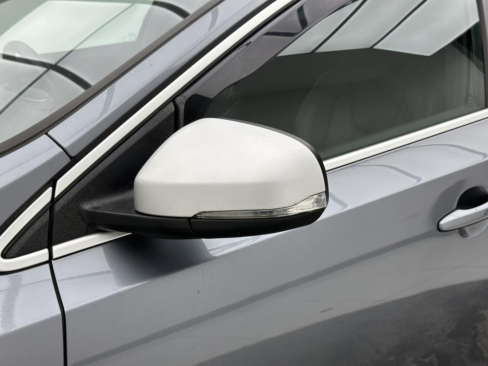 Volvo V40 2.0 D3 R-Design Pro Hatchback 5dr Diesel Auto Euro 6 (s/s) (150 ps)