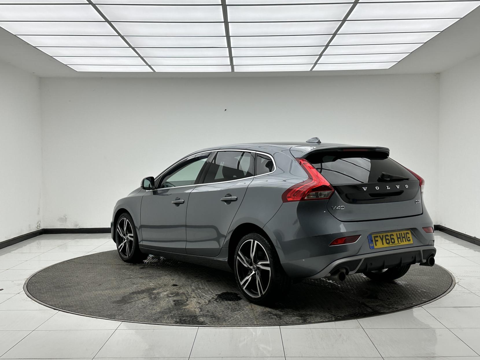 Volvo V40 2.0 D3 R-Design Pro Hatchback 5dr Diesel Auto Euro 6 (s/s) (150 ps)