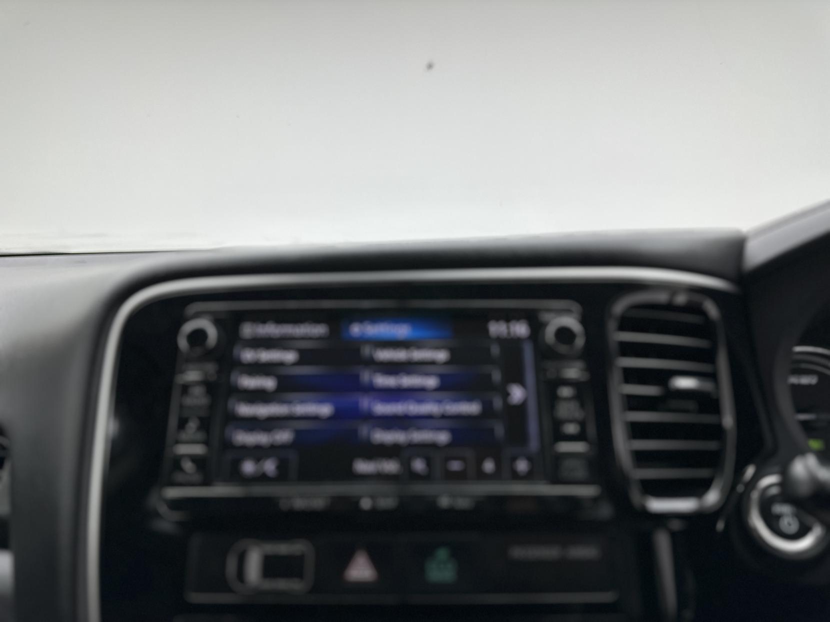 Mitsubishi Outlander 2.0h 12kWh 5hs SUV 5dr Petrol Plug-in Hybrid CVT 4WD Euro 6 (s/s) (200 ps)