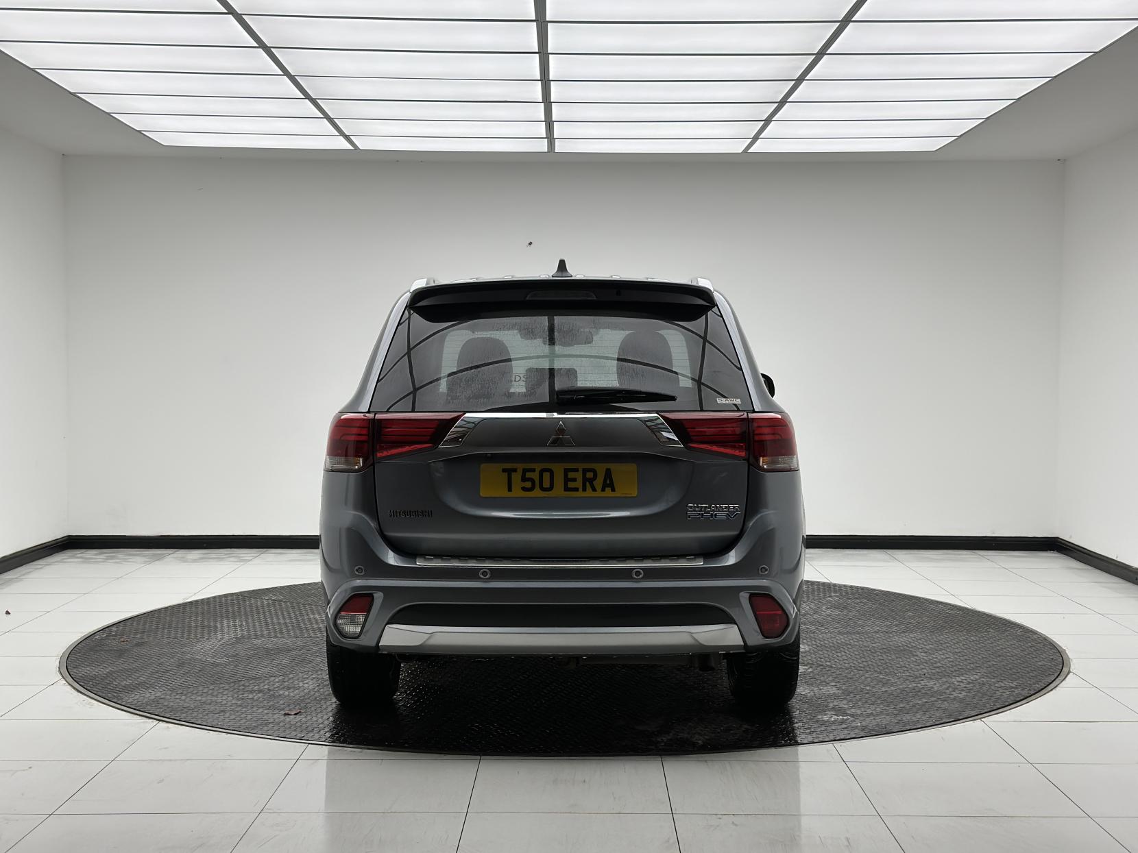 Mitsubishi Outlander 2.0h 12kWh 5hs SUV 5dr Petrol Plug-in Hybrid CVT 4WD Euro 6 (s/s) (200 ps)