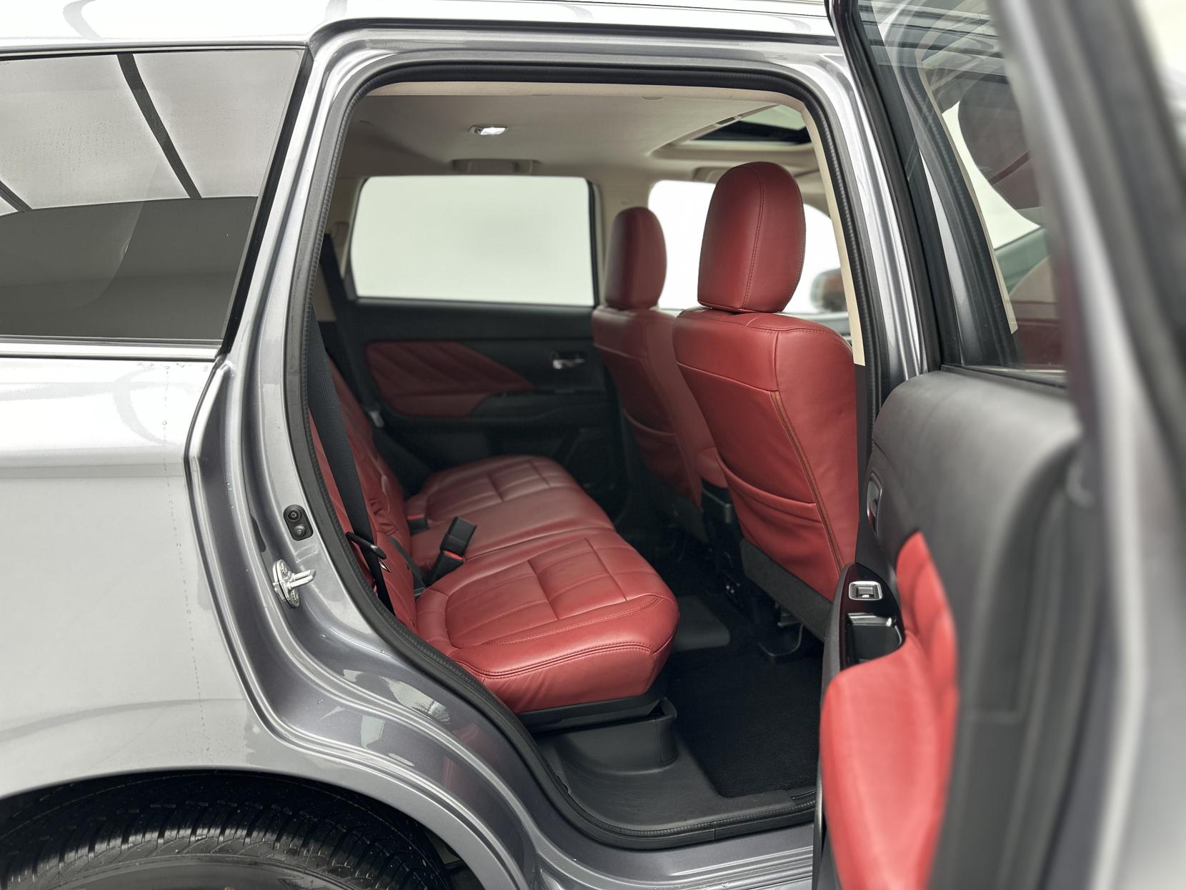 Mitsubishi Outlander 2.0h 12kWh 5hs SUV 5dr Petrol Plug-in Hybrid CVT 4WD Euro 6 (s/s) (200 ps)