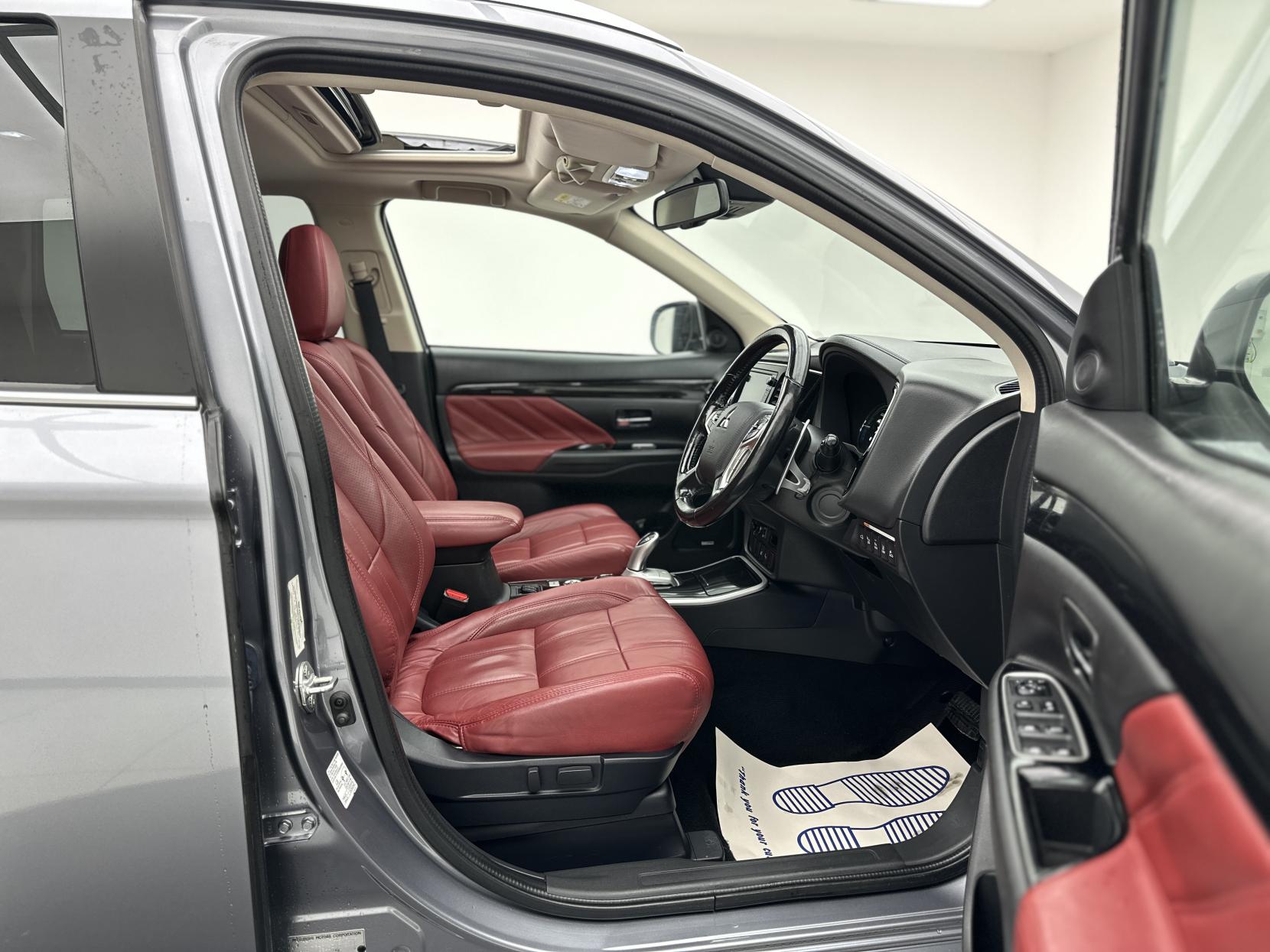 Mitsubishi Outlander 2.0h 12kWh 5hs SUV 5dr Petrol Plug-in Hybrid CVT 4WD Euro 6 (s/s) (200 ps)