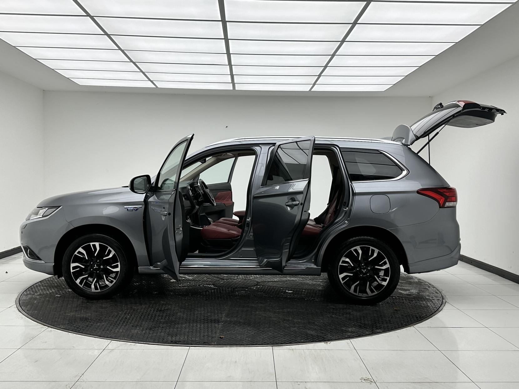 Mitsubishi Outlander 2.0h 12kWh 5hs SUV 5dr Petrol Plug-in Hybrid CVT 4WD Euro 6 (s/s) (200 ps)