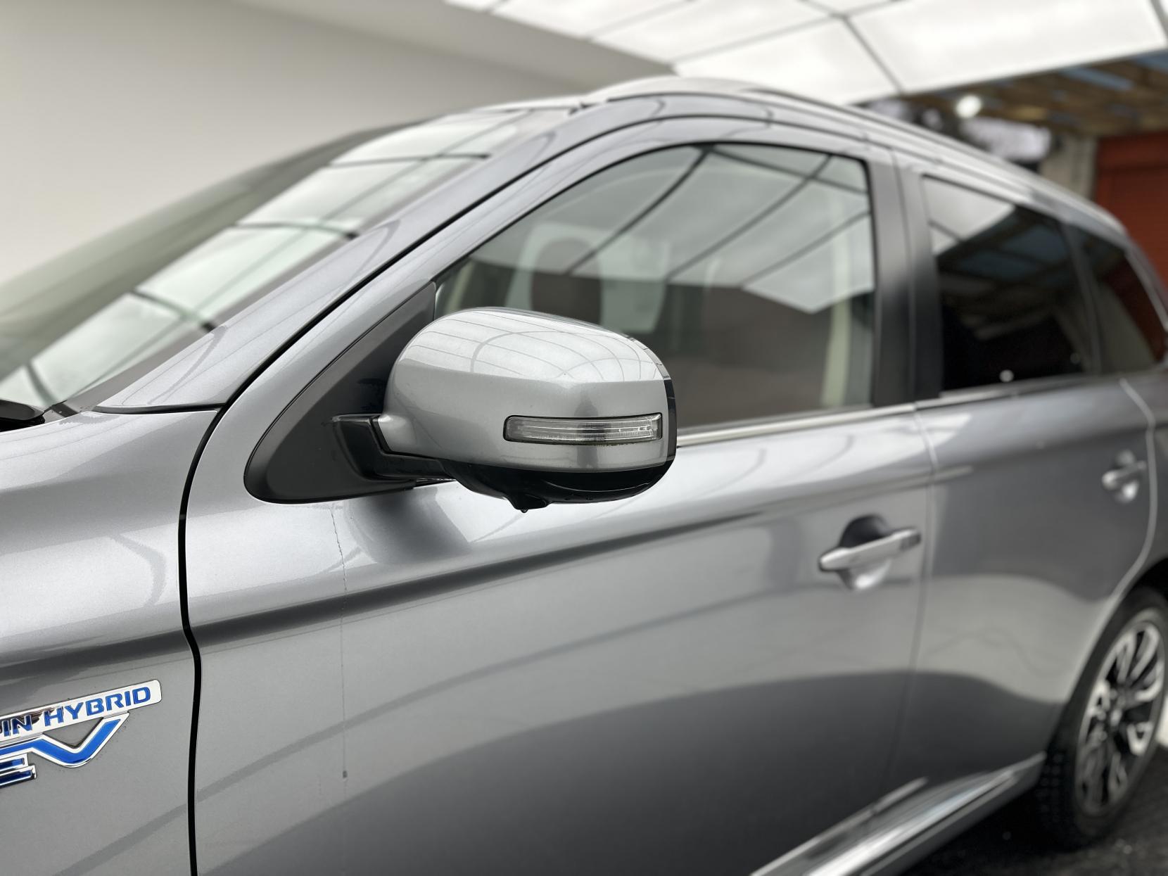 Mitsubishi Outlander 2.0h 12kWh 5hs SUV 5dr Petrol Plug-in Hybrid CVT 4WD Euro 6 (s/s) (200 ps)