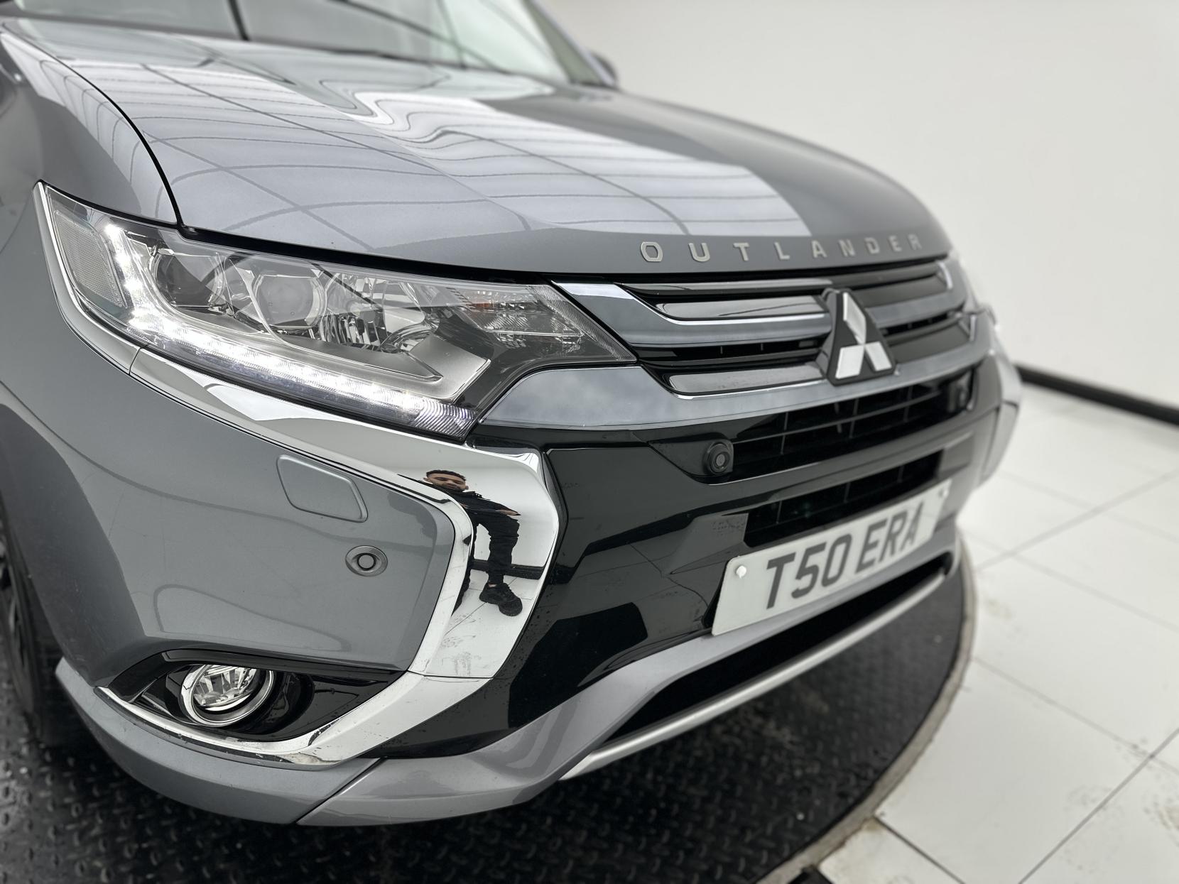 Mitsubishi Outlander 2.0h 12kWh 5hs SUV 5dr Petrol Plug-in Hybrid CVT 4WD Euro 6 (s/s) (200 ps)