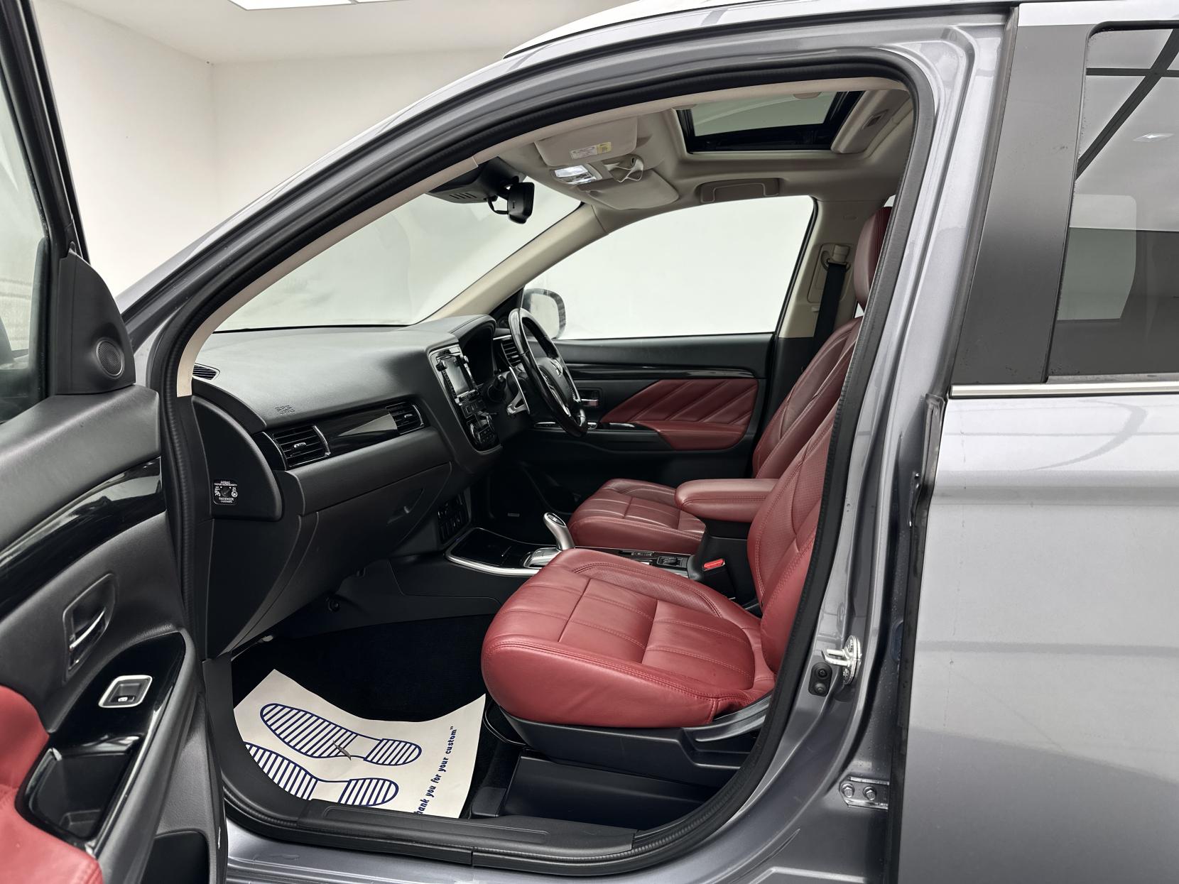 Mitsubishi Outlander 2.0h 12kWh 5hs SUV 5dr Petrol Plug-in Hybrid CVT 4WD Euro 6 (s/s) (200 ps)