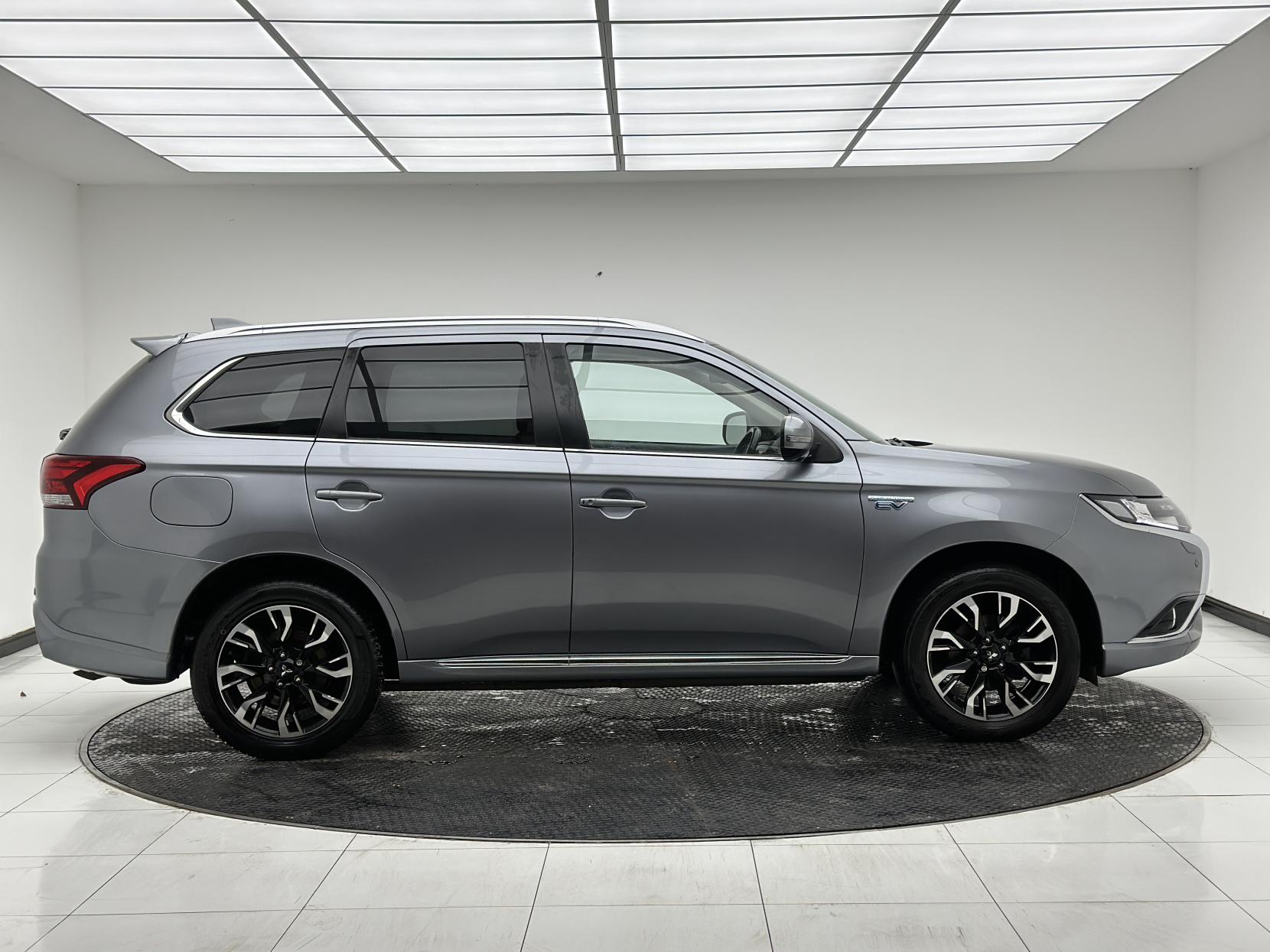 Mitsubishi Outlander 2.0h 12kWh 5hs SUV 5dr Petrol Plug-in Hybrid CVT 4WD Euro 6 (s/s) (200 ps)
