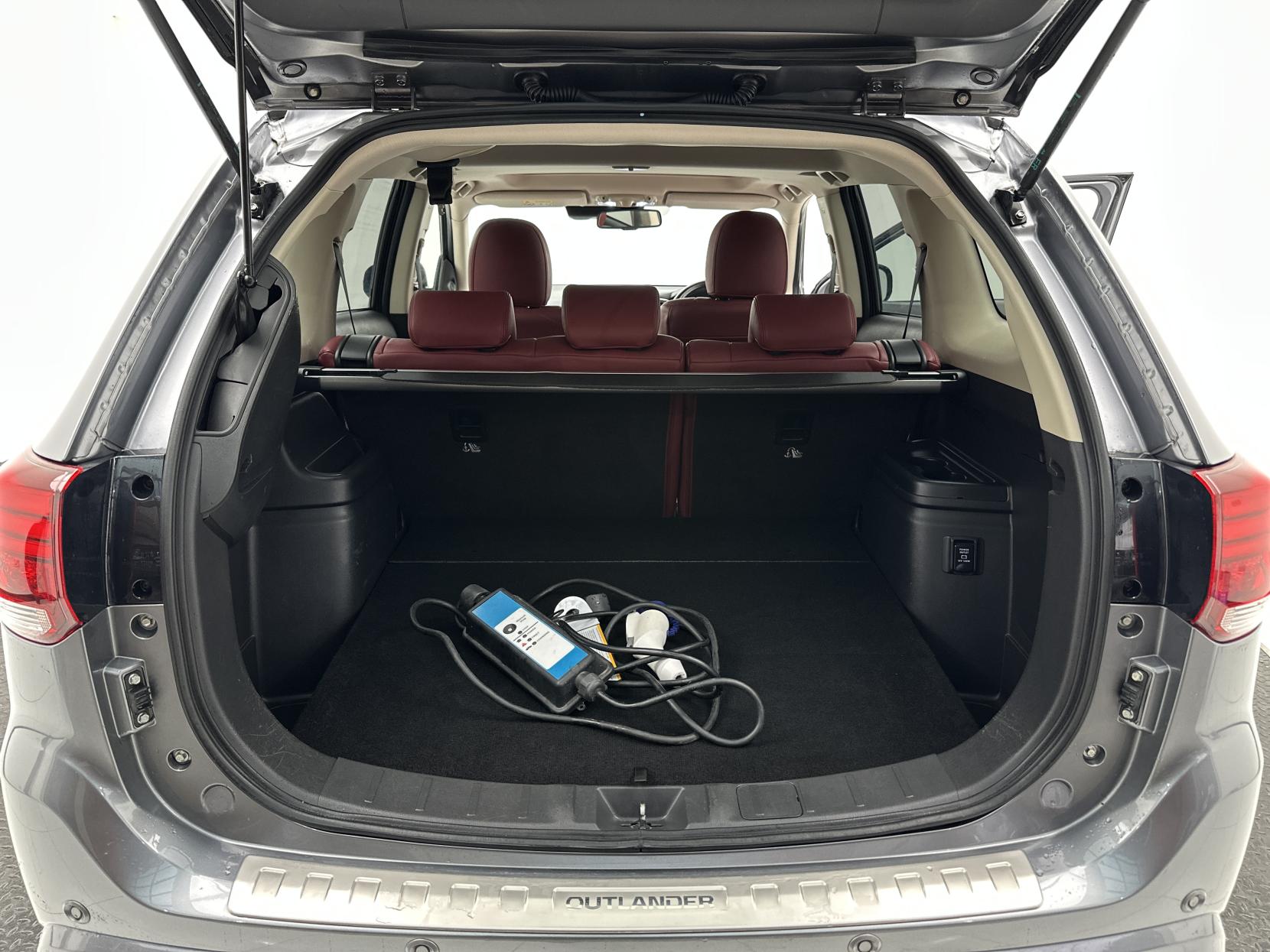 Mitsubishi Outlander 2.0h 12kWh 5hs SUV 5dr Petrol Plug-in Hybrid CVT 4WD Euro 6 (s/s) (200 ps)