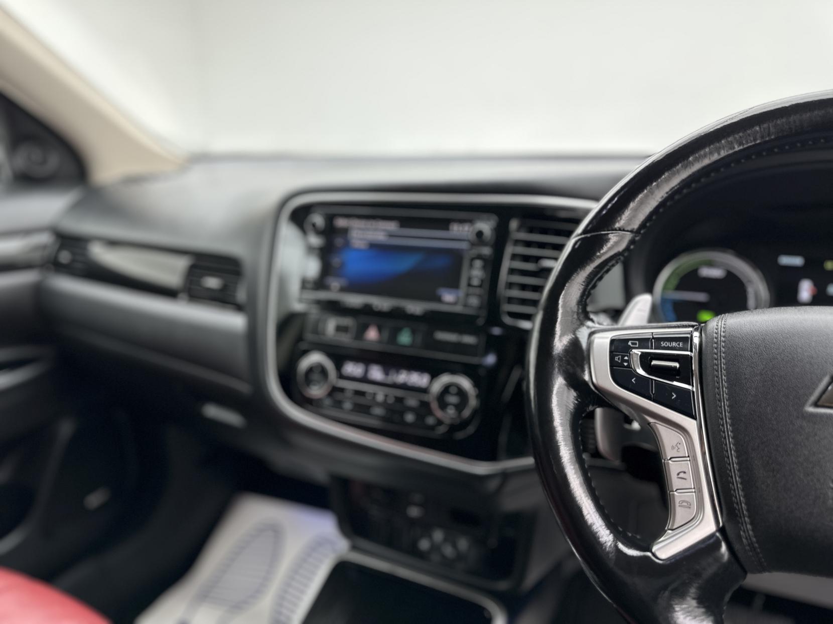 Mitsubishi Outlander 2.0h 12kWh 5hs SUV 5dr Petrol Plug-in Hybrid CVT 4WD Euro 6 (s/s) (200 ps)