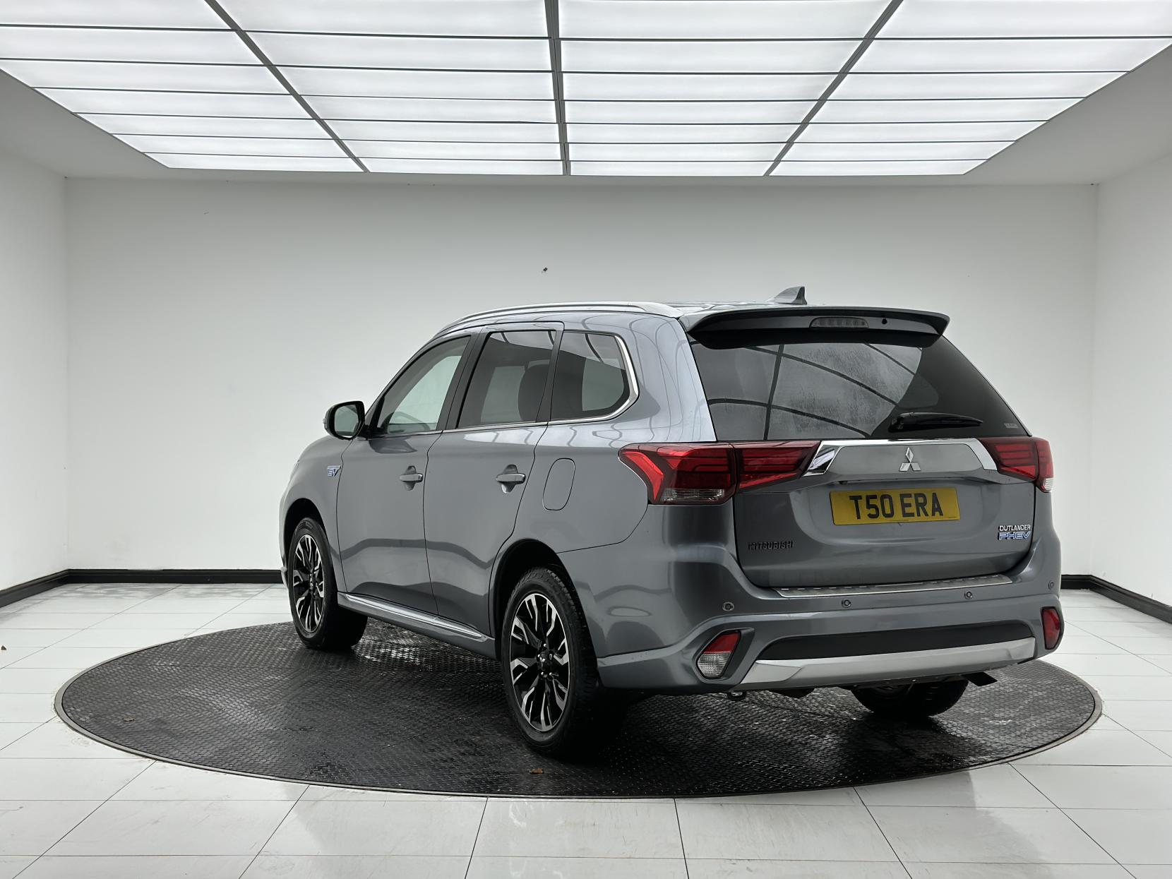 Mitsubishi Outlander 2.0h 12kWh 5hs SUV 5dr Petrol Plug-in Hybrid CVT 4WD Euro 6 (s/s) (200 ps)