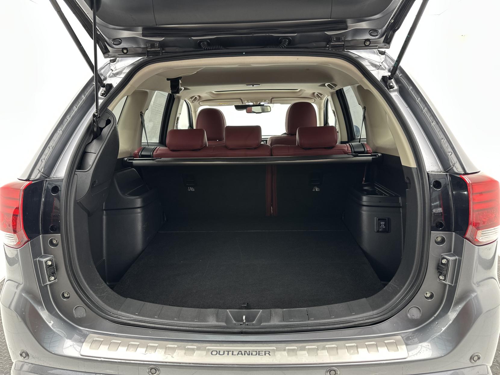 Mitsubishi Outlander 2.0h 12kWh 5hs SUV 5dr Petrol Plug-in Hybrid CVT 4WD Euro 6 (s/s) (200 ps)