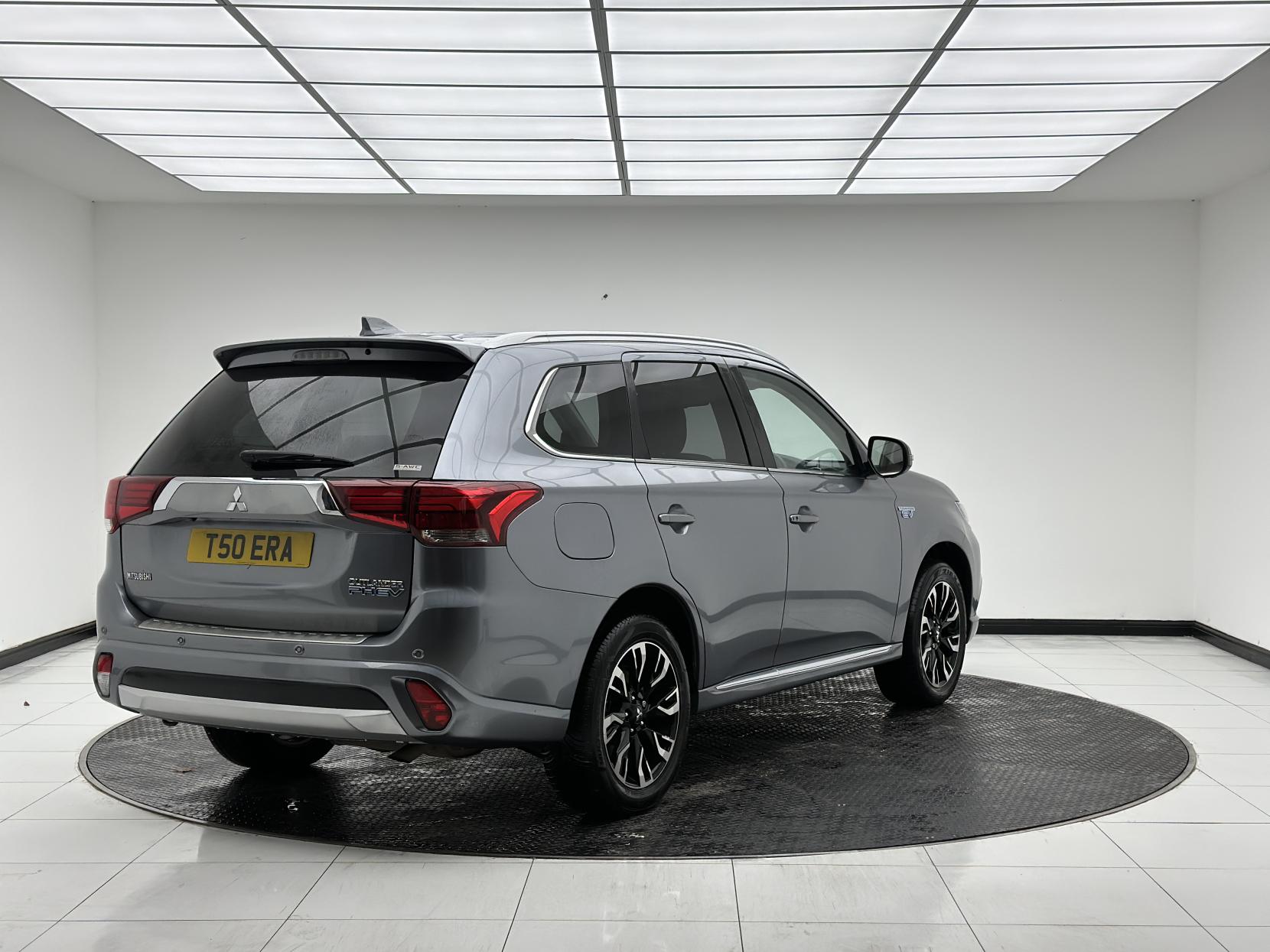 Mitsubishi Outlander 2.0h 12kWh 5hs SUV 5dr Petrol Plug-in Hybrid CVT 4WD Euro 6 (s/s) (200 ps)