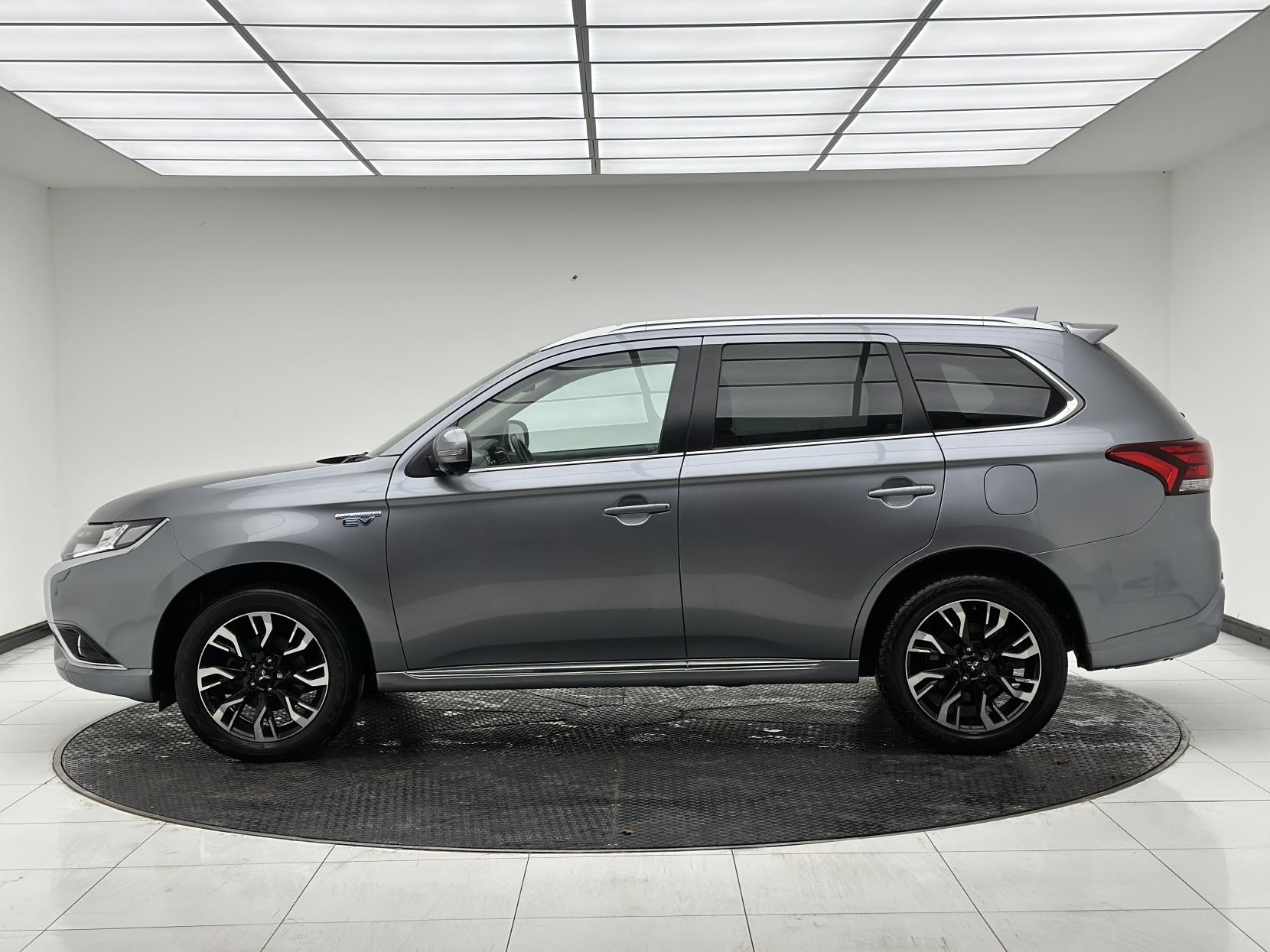 Mitsubishi Outlander 2.0h 12kWh 5hs SUV 5dr Petrol Plug-in Hybrid CVT 4WD Euro 6 (s/s) (200 ps)