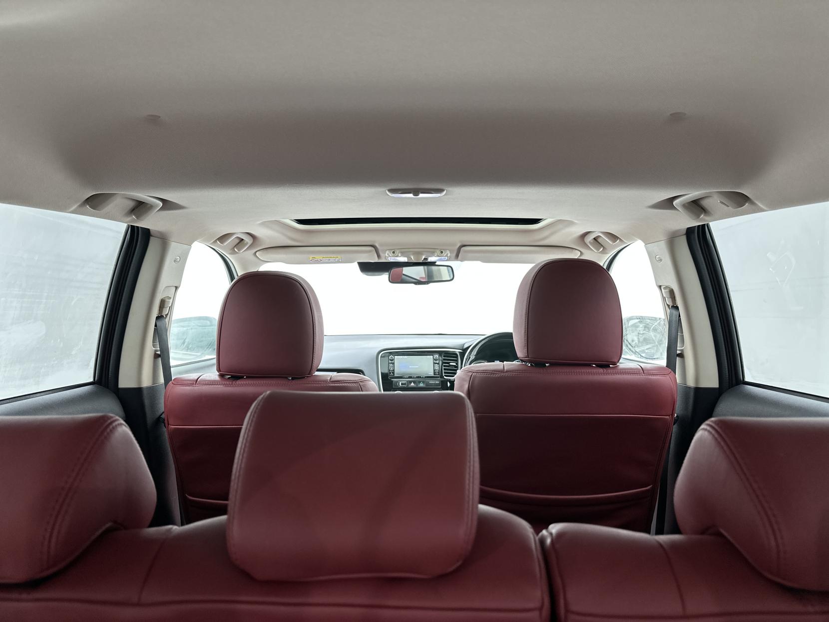 Mitsubishi Outlander 2.0h 12kWh 5hs SUV 5dr Petrol Plug-in Hybrid CVT 4WD Euro 6 (s/s) (200 ps)