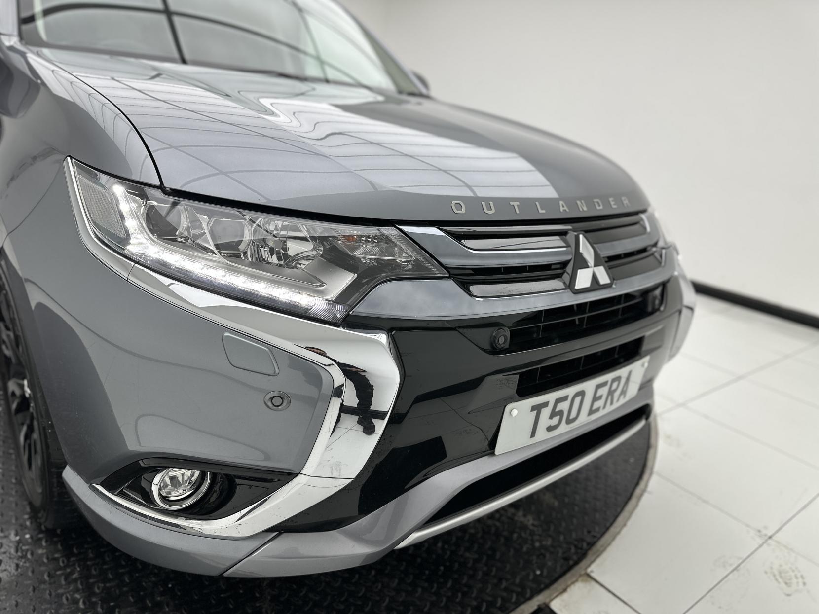 Mitsubishi Outlander 2.0h 12kWh 5hs SUV 5dr Petrol Plug-in Hybrid CVT 4WD Euro 6 (s/s) (200 ps)