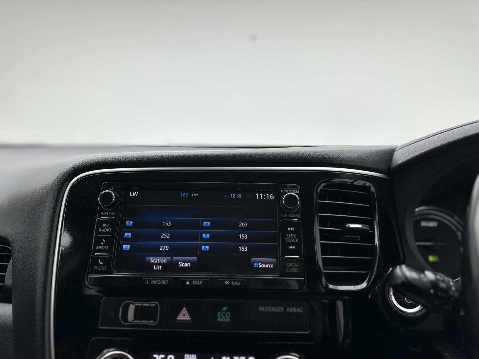 Mitsubishi Outlander 2.0h 12kWh 5hs SUV 5dr Petrol Plug-in Hybrid CVT 4WD Euro 6 (s/s) (200 ps)