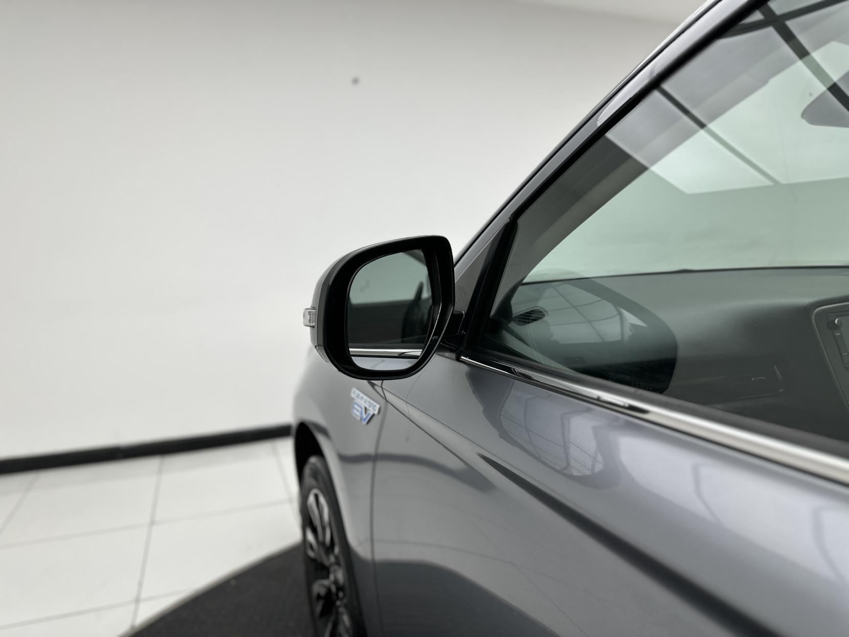 Mitsubishi Outlander 2.0h 12kWh 5hs SUV 5dr Petrol Plug-in Hybrid CVT 4WD Euro 6 (s/s) (200 ps)