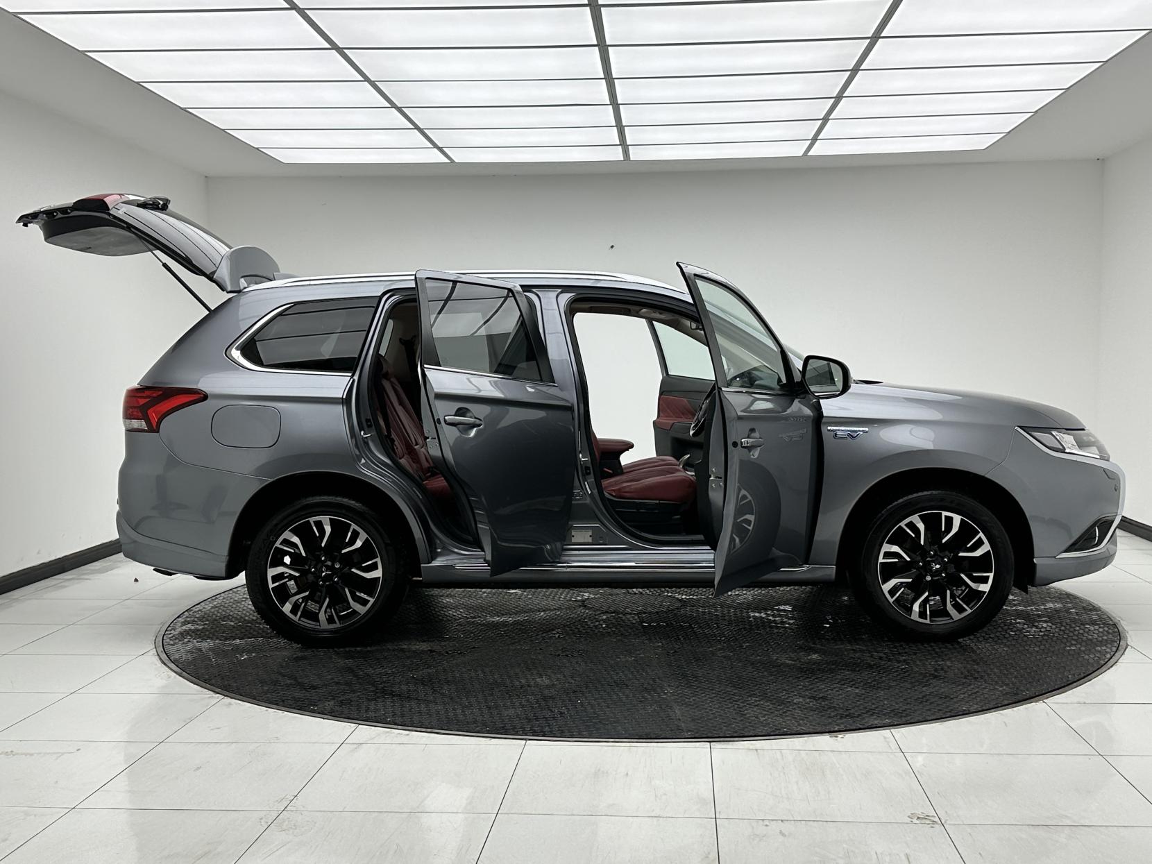 Mitsubishi Outlander 2.0h 12kWh 5hs SUV 5dr Petrol Plug-in Hybrid CVT 4WD Euro 6 (s/s) (200 ps)