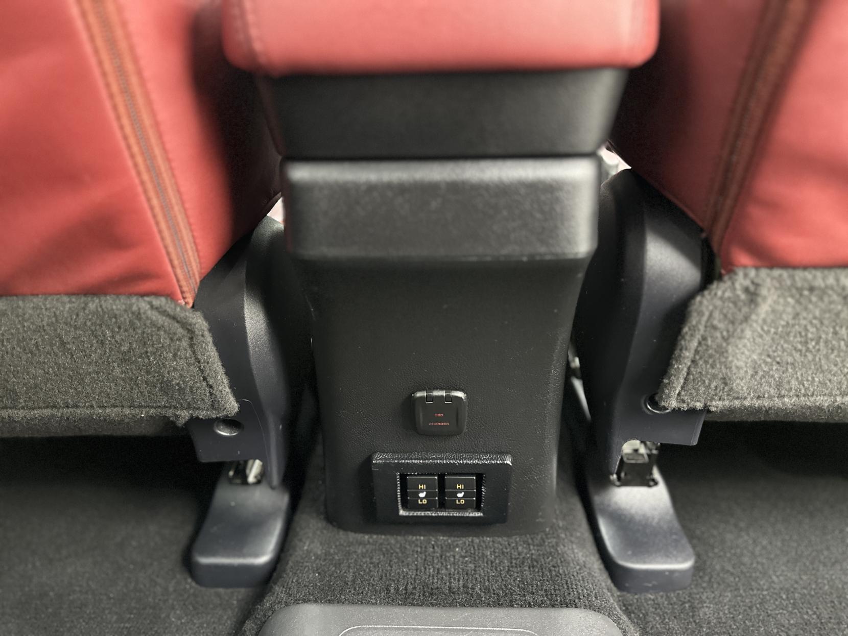 Mitsubishi Outlander 2.0h 12kWh 5hs SUV 5dr Petrol Plug-in Hybrid CVT 4WD Euro 6 (s/s) (200 ps)