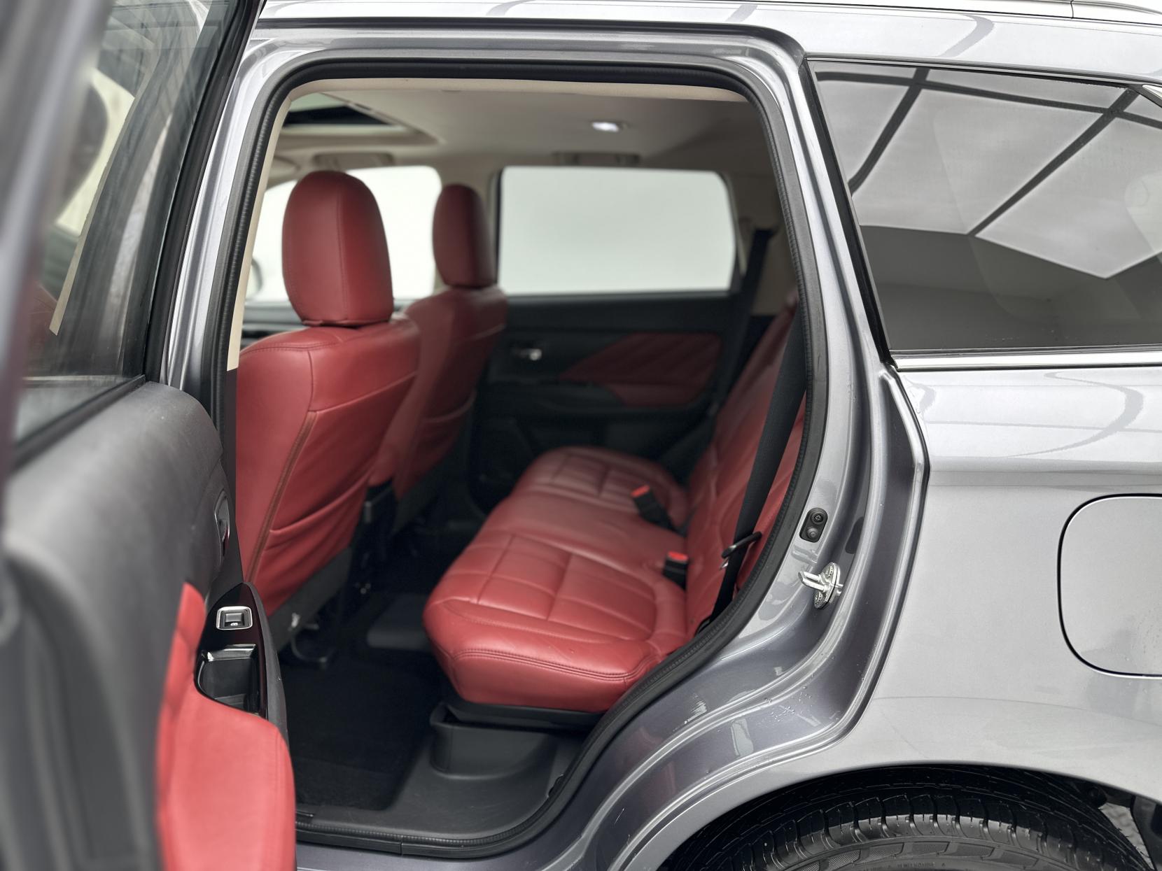 Mitsubishi Outlander 2.0h 12kWh 5hs SUV 5dr Petrol Plug-in Hybrid CVT 4WD Euro 6 (s/s) (200 ps)