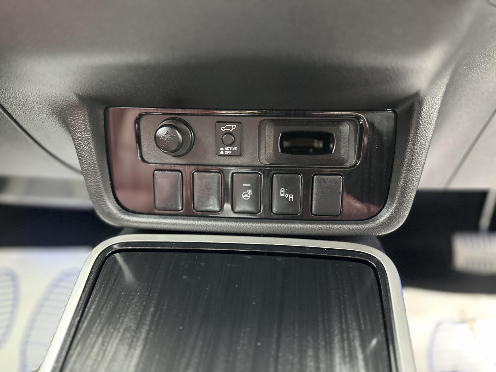 Mitsubishi Outlander 2.0h 12kWh 5hs SUV 5dr Petrol Plug-in Hybrid CVT 4WD Euro 6 (s/s) (200 ps)