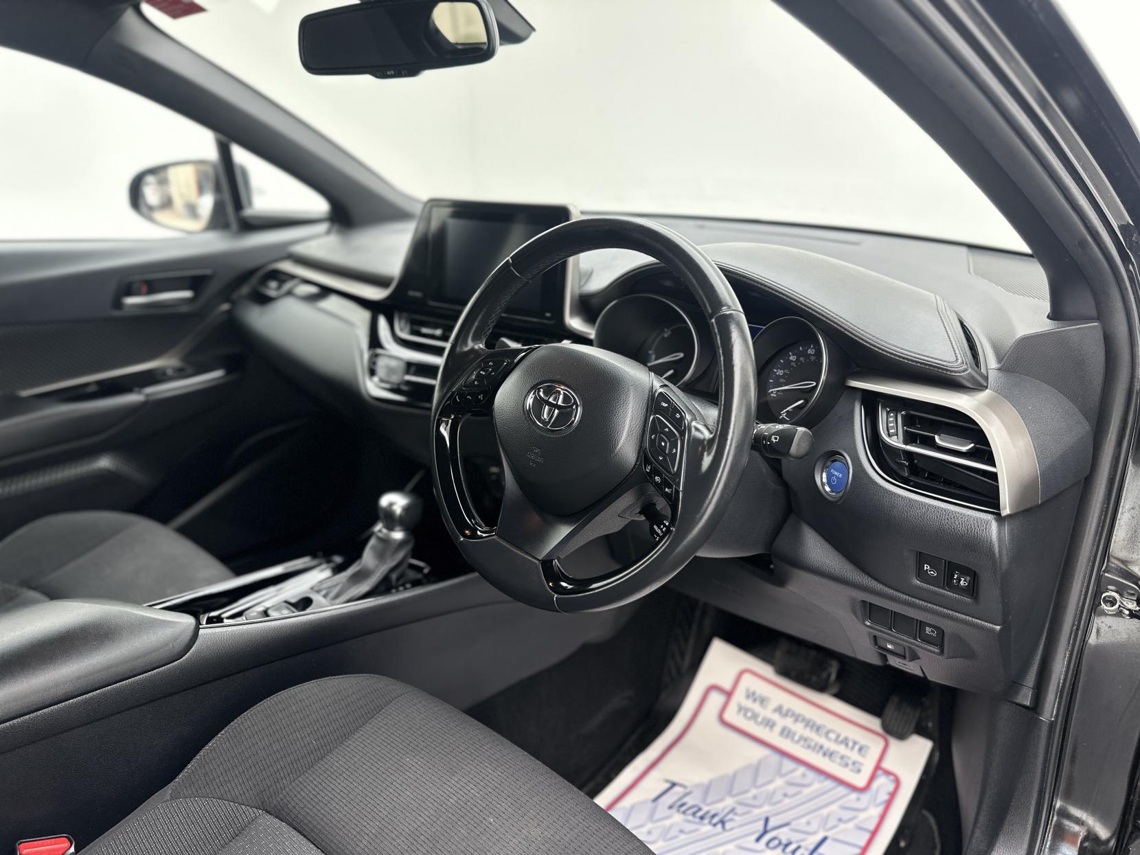 Toyota C-HR 1.8 VVT-h Design SUV 5dr Petrol Hybrid CVT Euro 6 (s/s) (122 ps)