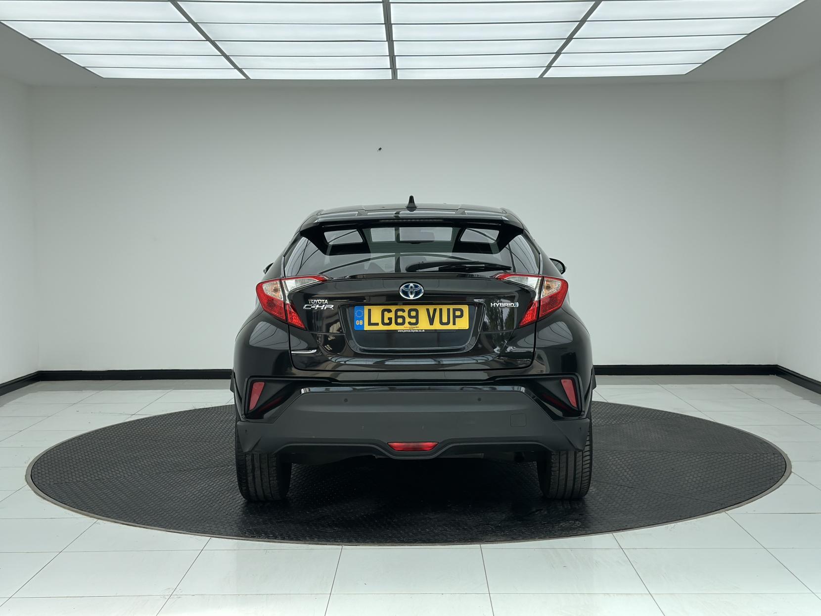 Toyota C-HR 1.8 VVT-h Design SUV 5dr Petrol Hybrid CVT Euro 6 (s/s) (122 ps)