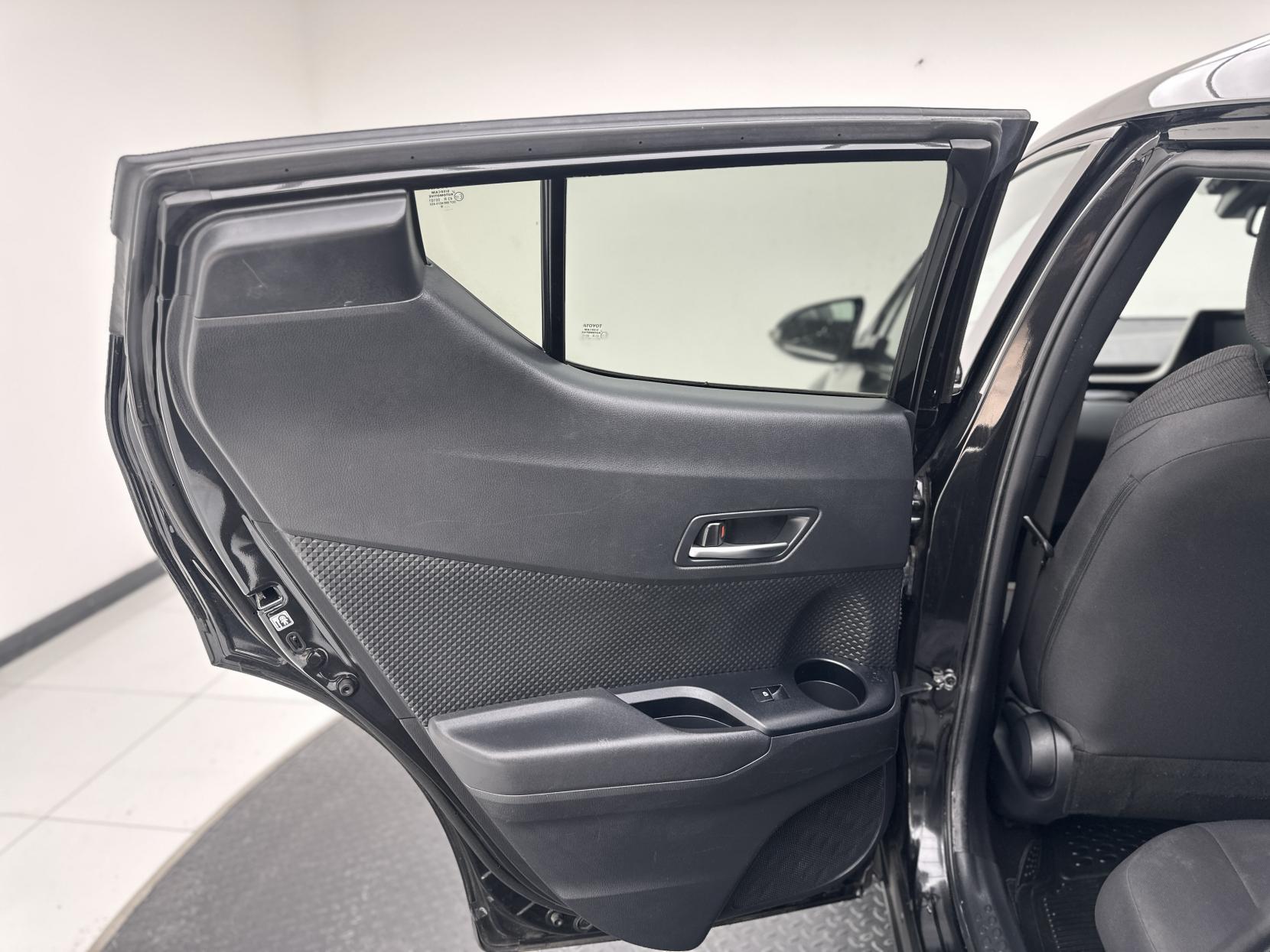Toyota C-HR 1.8 VVT-h Design SUV 5dr Petrol Hybrid CVT Euro 6 (s/s) (122 ps)
