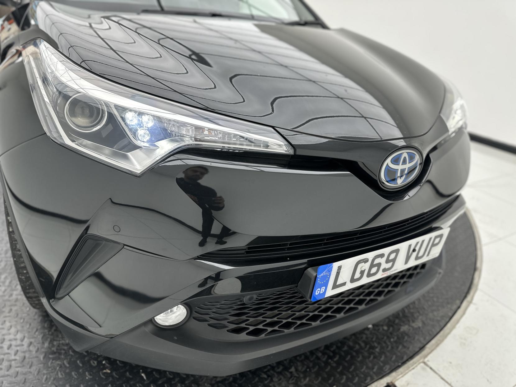 Toyota C-HR 1.8 VVT-h Design SUV 5dr Petrol Hybrid CVT Euro 6 (s/s) (122 ps)