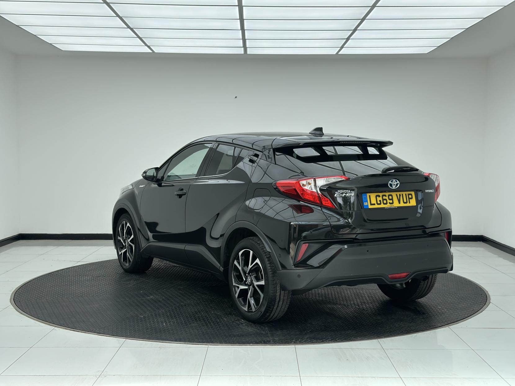 Toyota C-HR 1.8 VVT-h Design SUV 5dr Petrol Hybrid CVT Euro 6 (s/s) (122 ps)